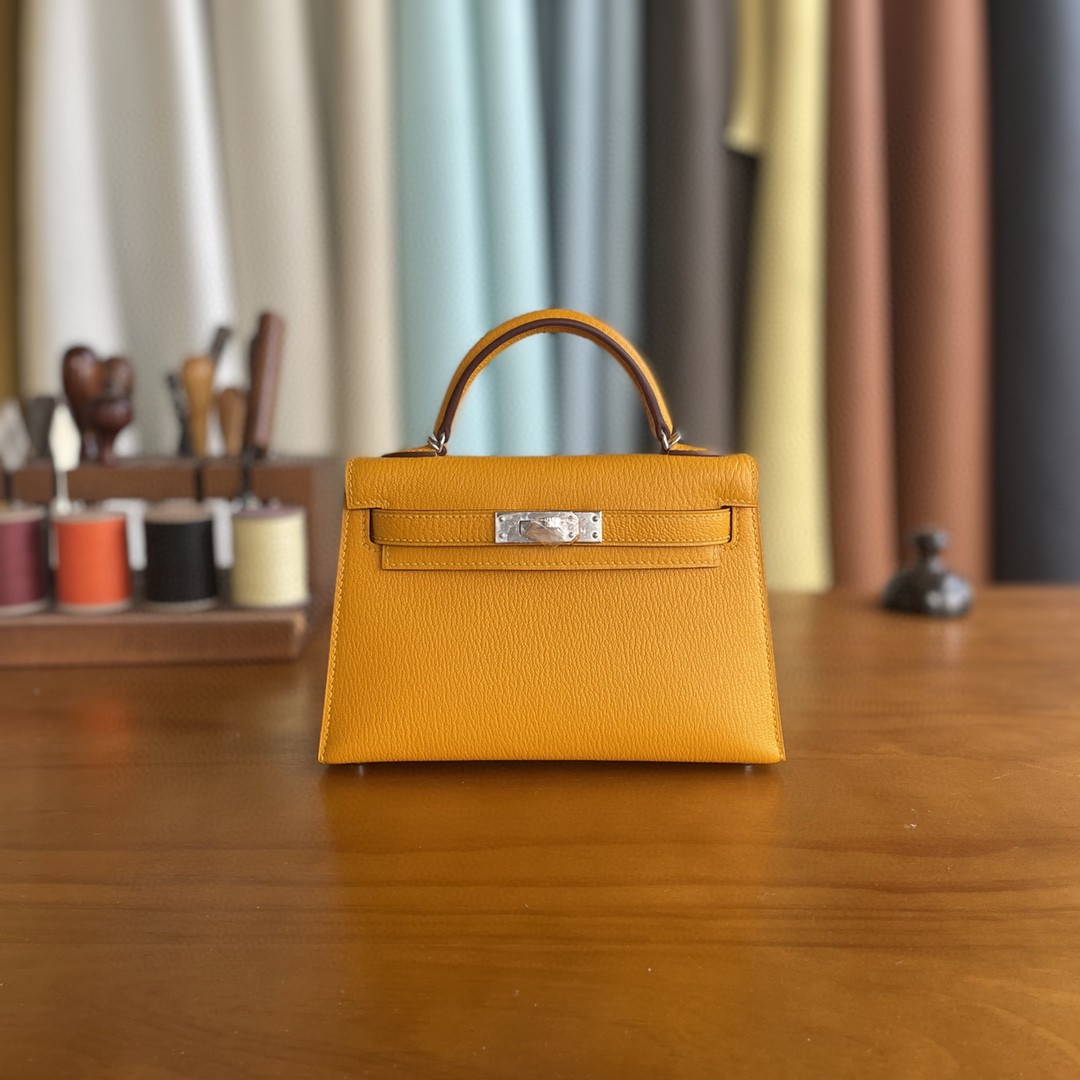 Hermès（爱马仕）mini kelly 迷你凯莉 山羊皮 9v 太阳黄 银扣 19cm