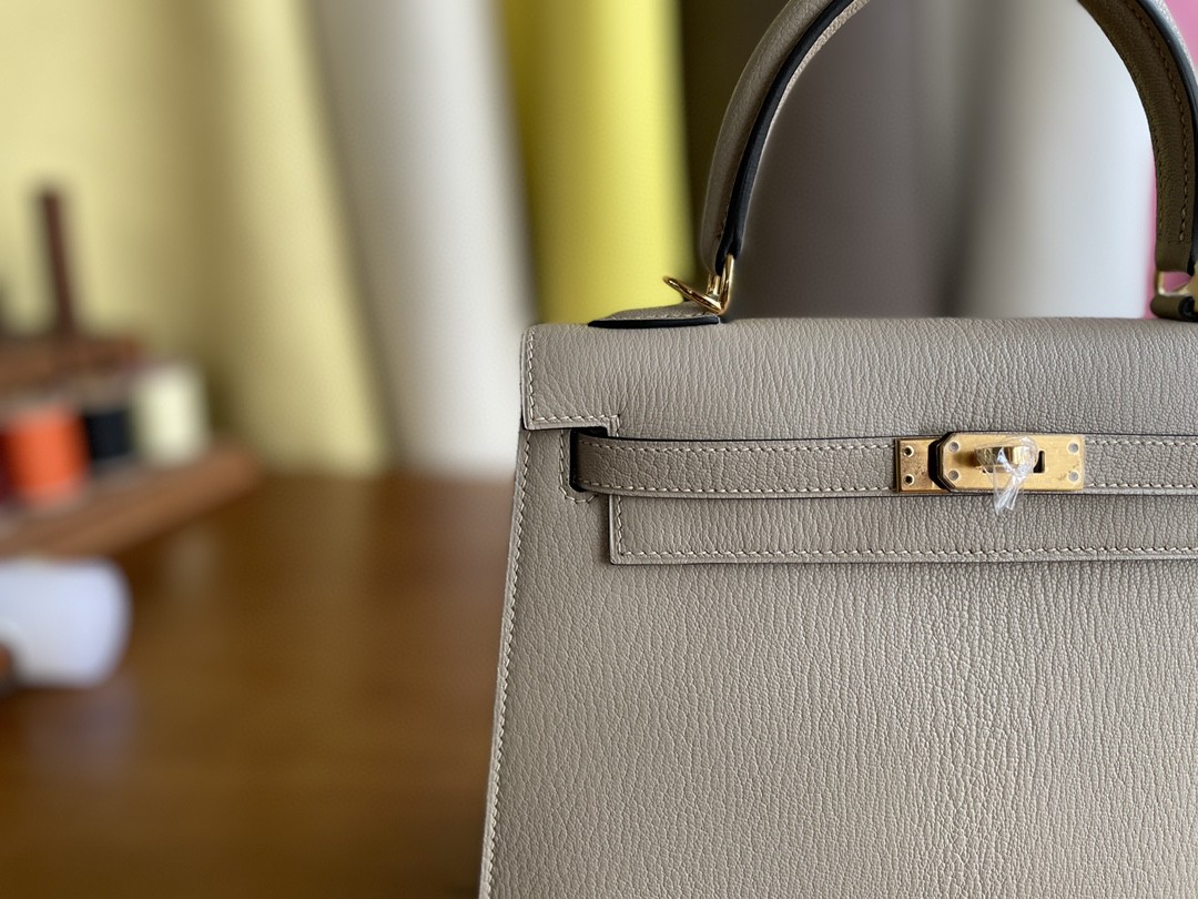 Hermès（爱马仕）Kelly 凯莉包 山羊皮 m8 沥青灰 金扣 25cm