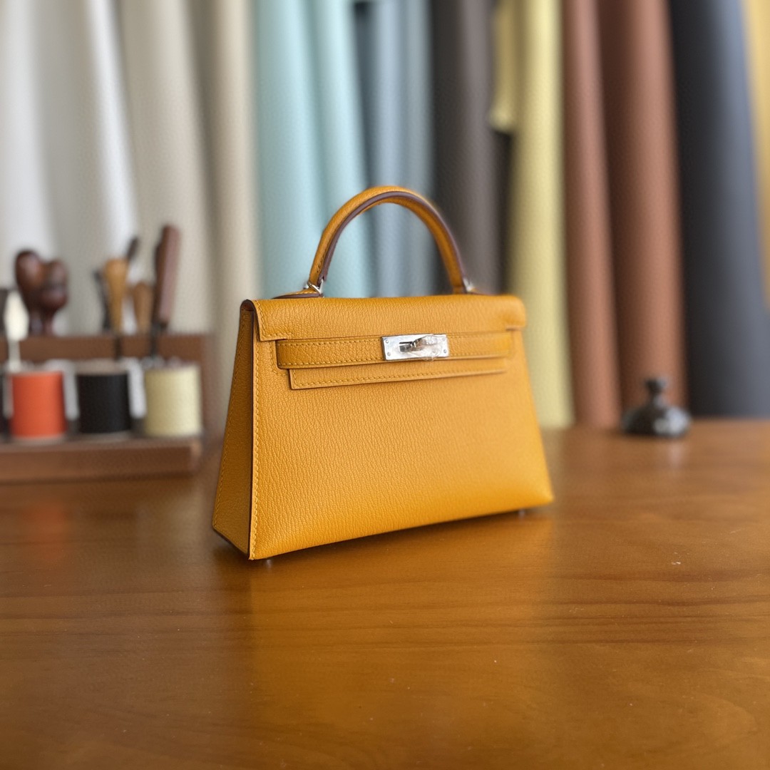 Hermès（爱马仕）mini kelly 迷你凯莉 山羊皮 9v 太阳黄 银扣 19cm