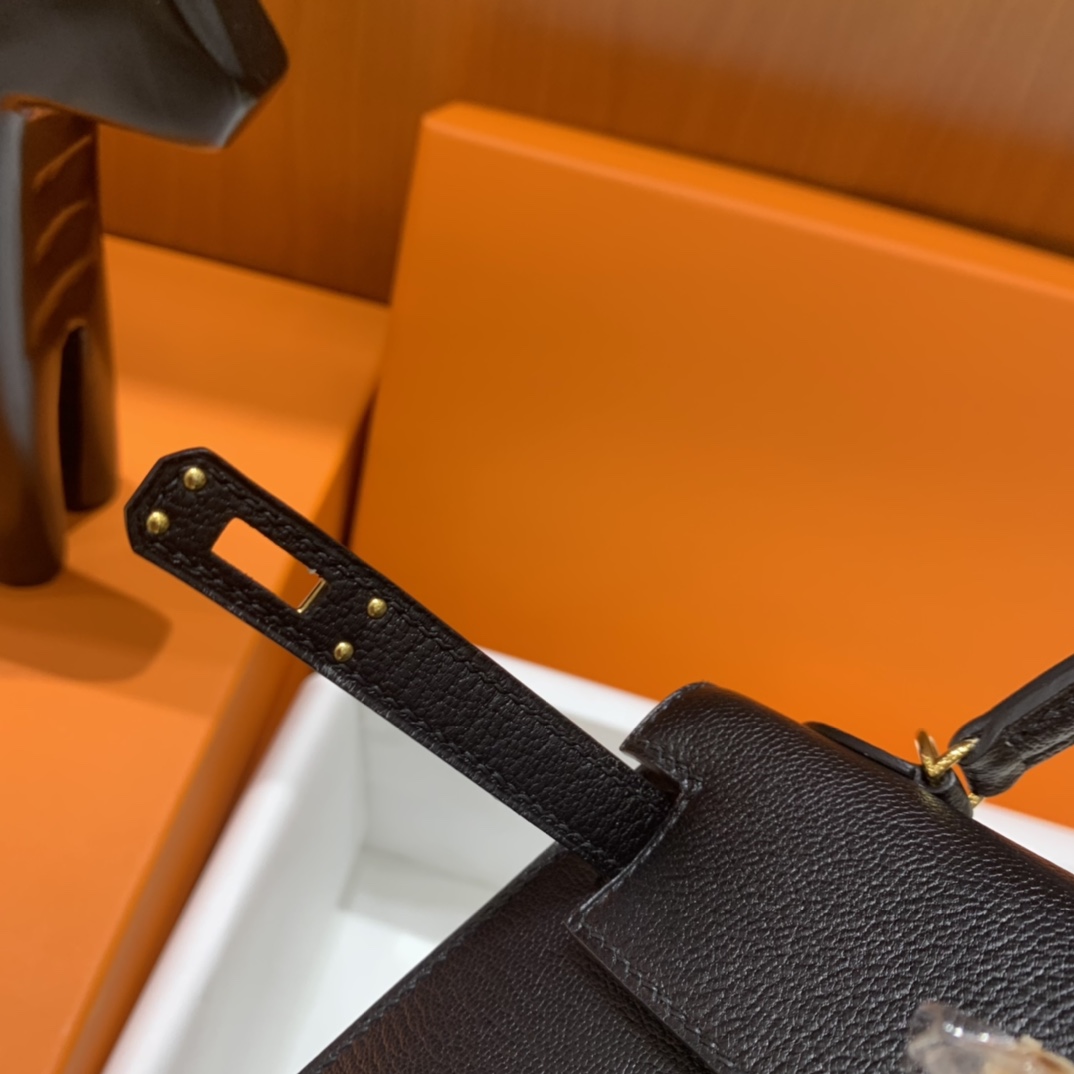 Hermès（爱马仕）Mini Kelly 迷你凯莉 山羊皮 黑色 金扣 19cm