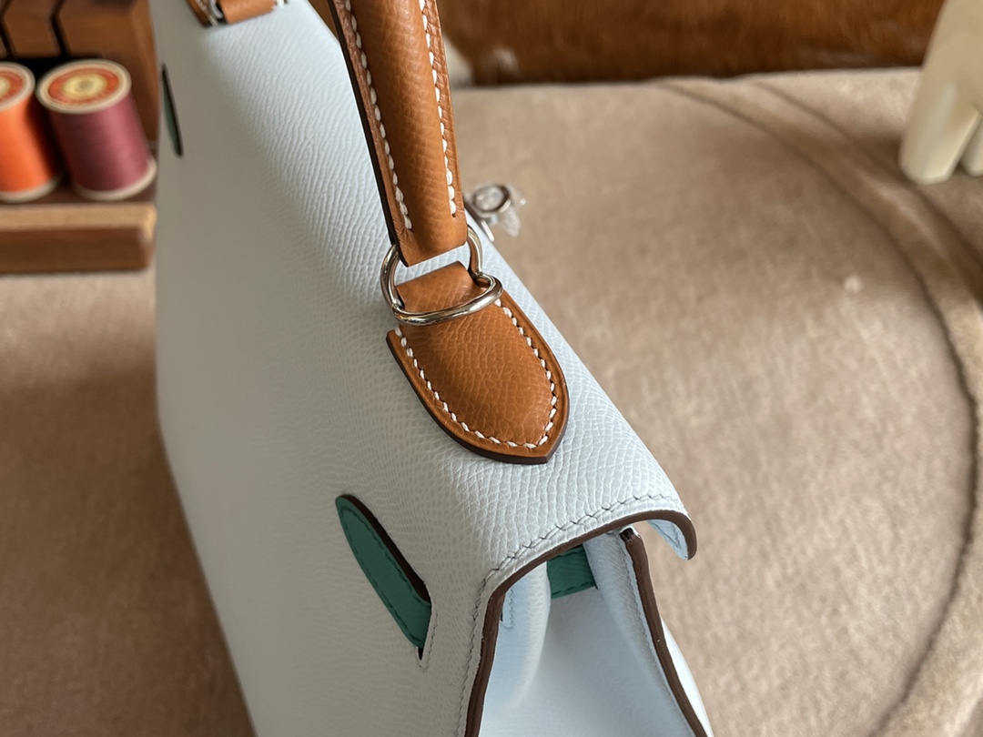 Hermès（爱马仕）Kelly 凯莉包 epsom w0 雾蓝 拼 o6 帝王绿 拼 金棕色 银扣 28cm