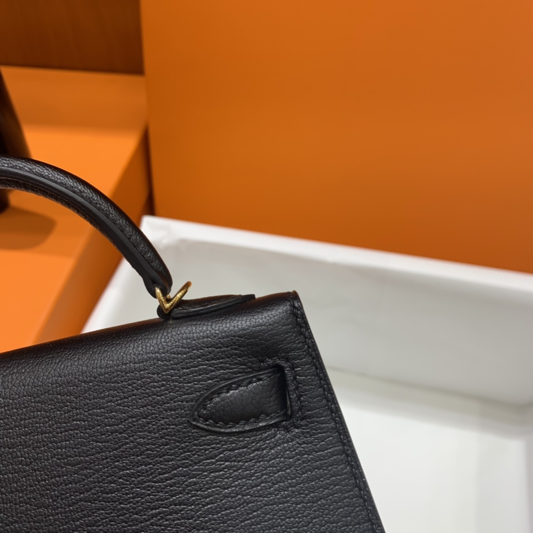 Hermès（爱马仕）Mini Kelly 迷你凯莉 山羊皮 黑色 金扣 19cm