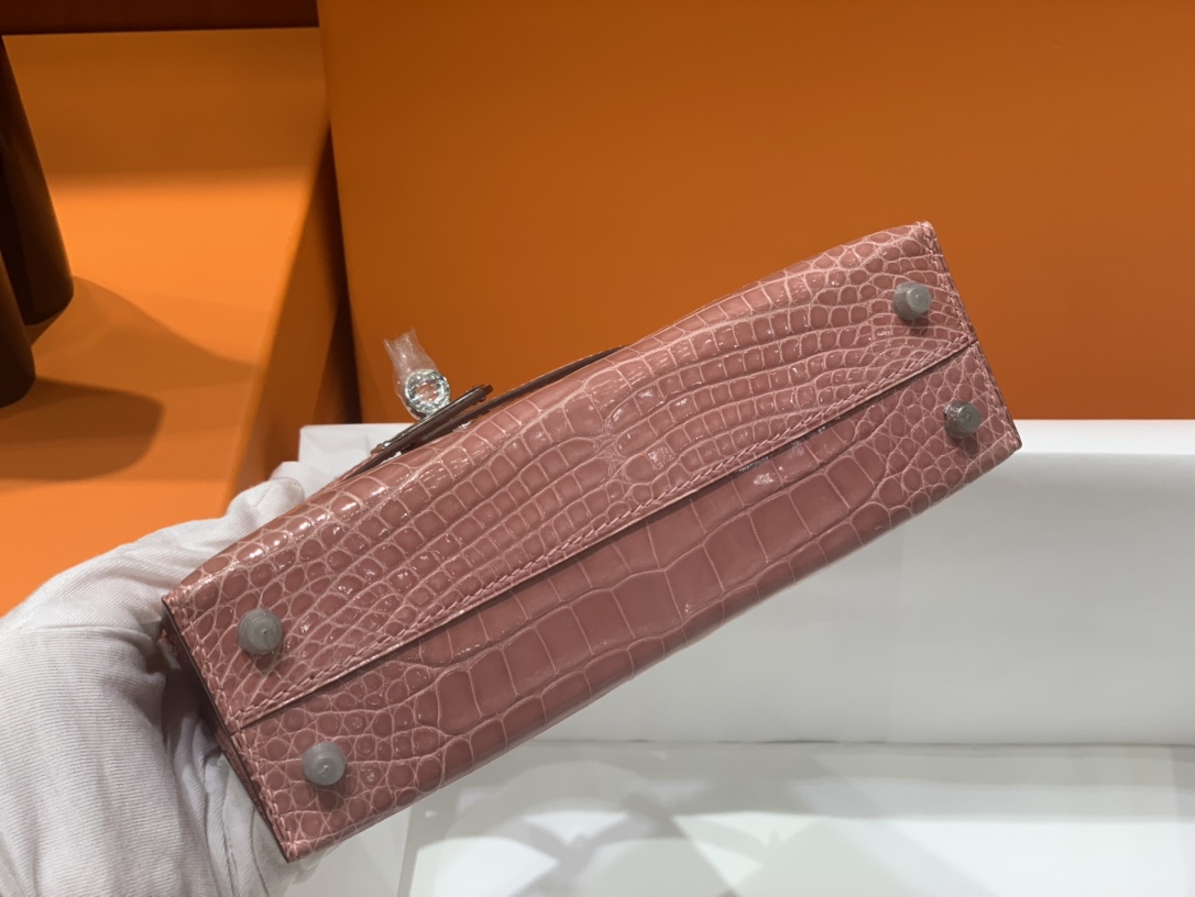 Hermès（爱马仕）Mini Kelly 迷你凯莉 亮面美洲鳄 樱花粉 银扣 19cm