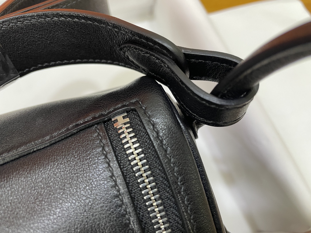 Hermès（爱马仕）Mini lindy 迷你琳迪包 Swift 黑色 银扣 20cm