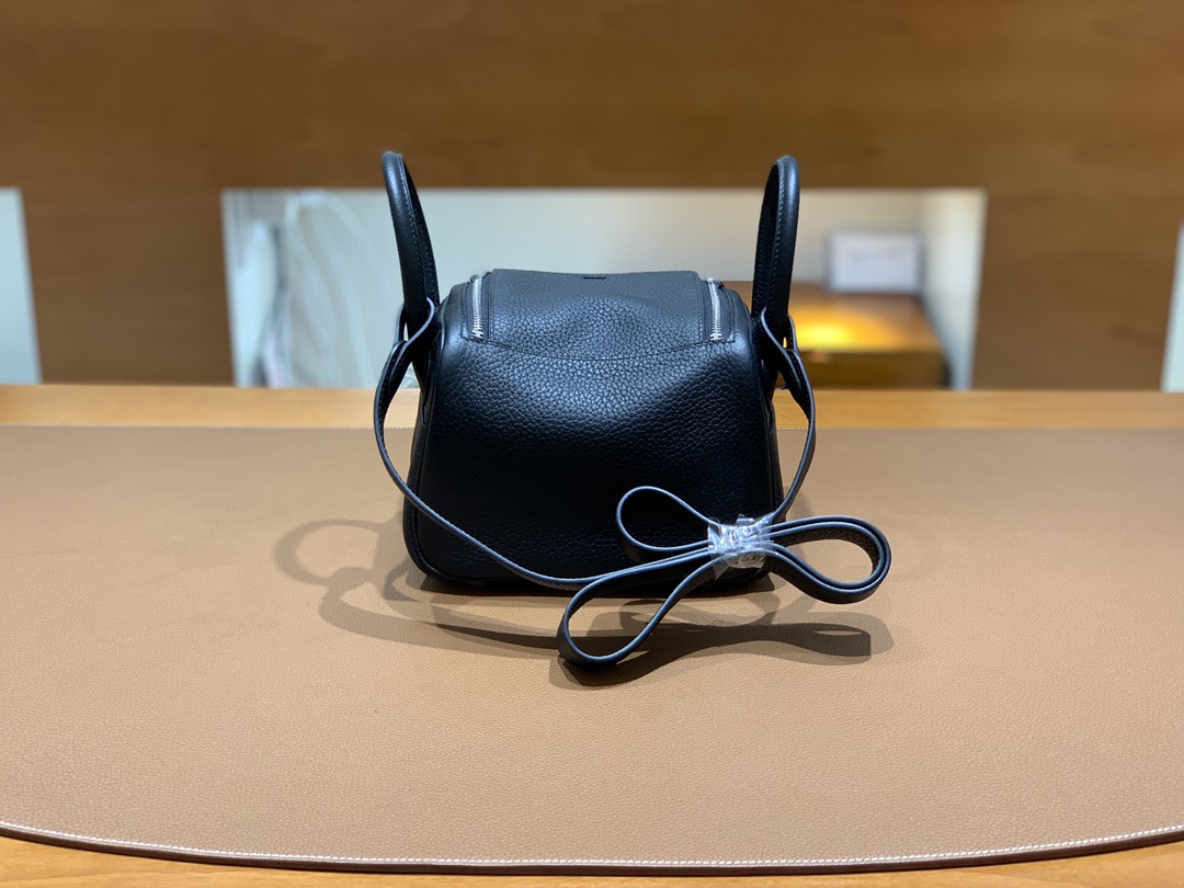 Hermès（爱马仕）Mini lindy 迷你琳迪包 TC皮 黑色 银扣 20cm