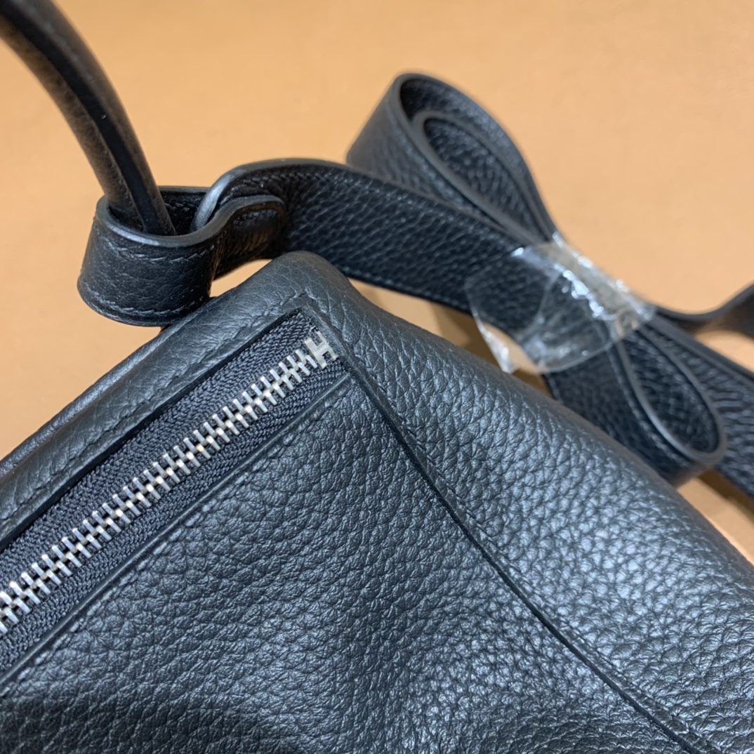 Hermès（爱马仕）Mini lindy 迷你琳迪包 TC皮 黑色 银扣 20cm