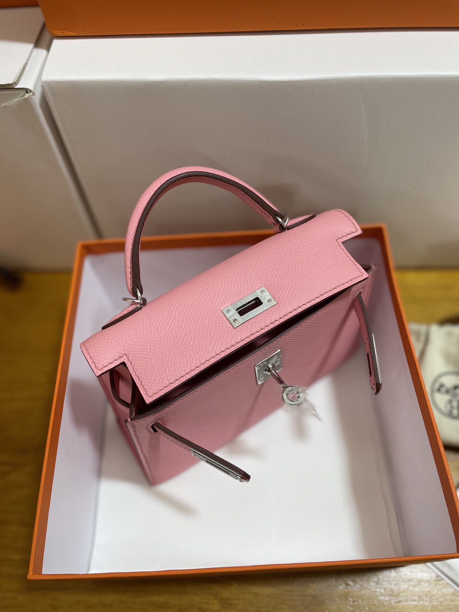 Hermès（爱马仕）mini Kelly 迷你凯莉 Epsom 奶昔粉 银扣 19cm