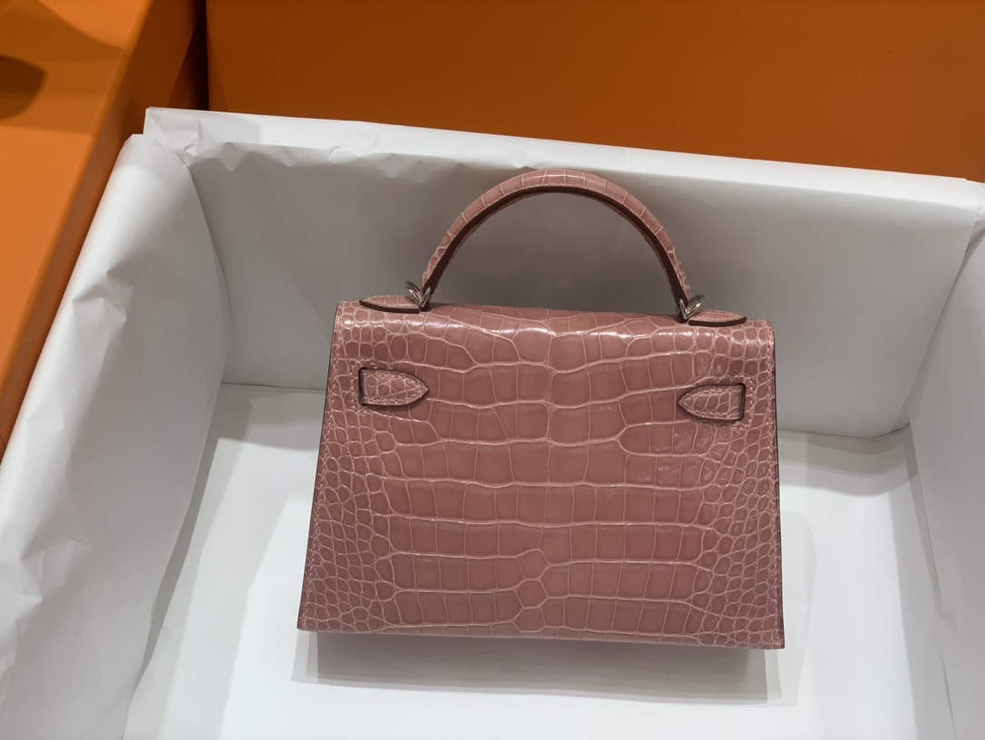 Hermès（爱马仕）Mini Kelly 迷你凯莉 亮面美洲鳄 樱花粉 银扣 19cm