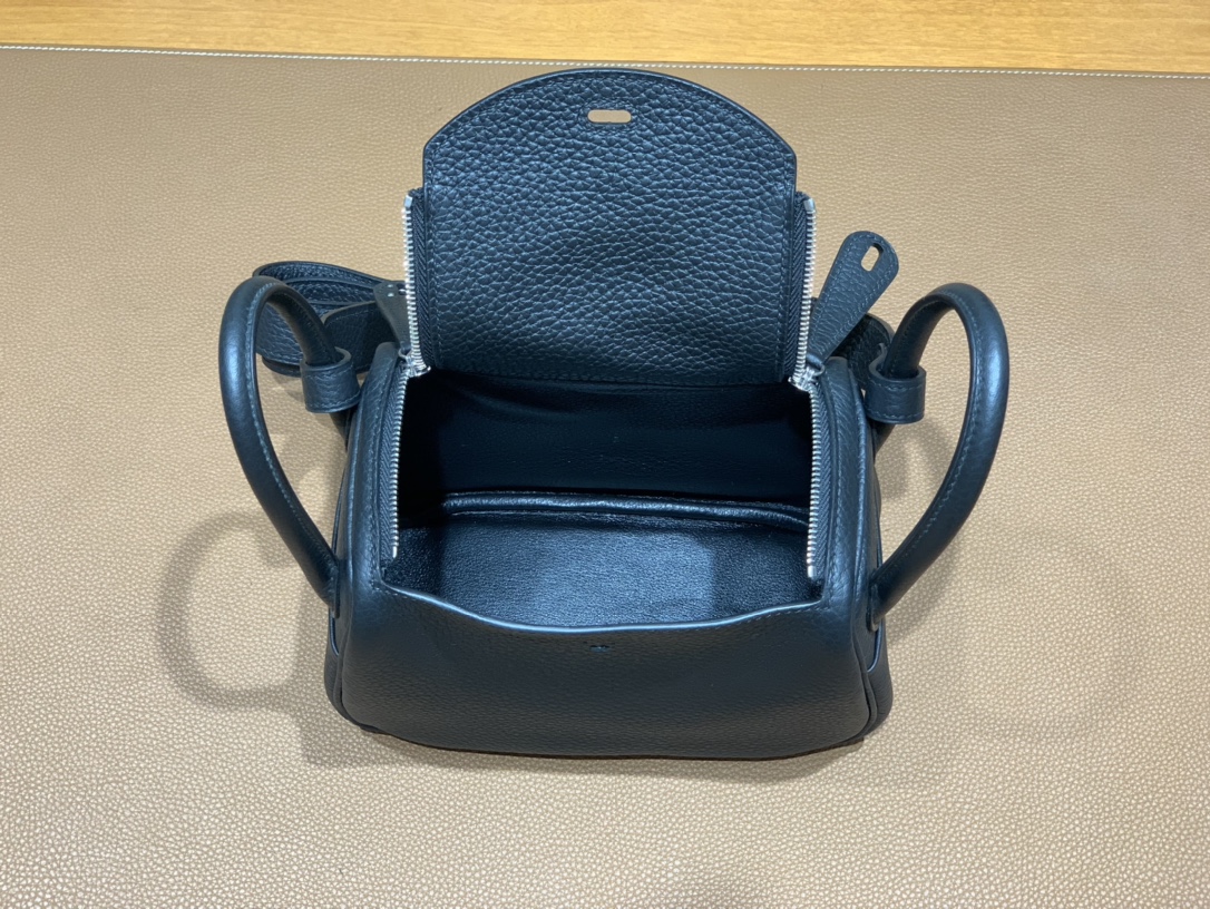 Hermès（爱马仕）Mini lindy 迷你琳迪包 TC皮 黑色 银扣 20cm