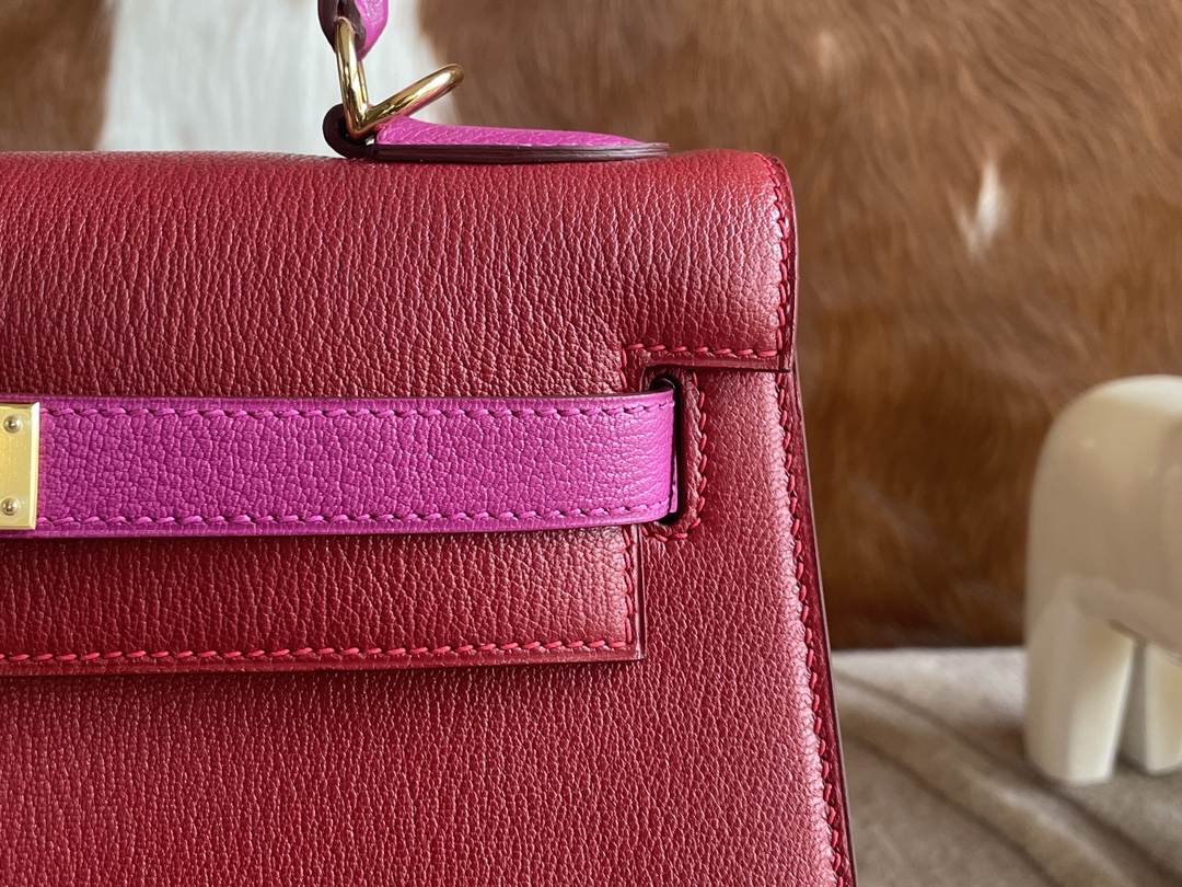 Hermès（爱马仕）Kelly 凯莉包 Chevre 山羊皮 Q5 国旗红 拼 L3 玫瑰紫 金扣 28cm