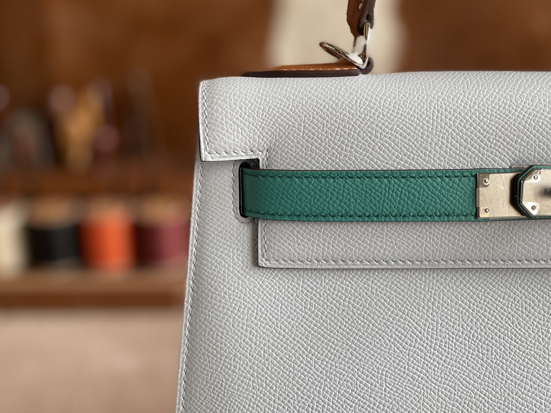 Hermès（爱马仕）Kelly 凯莉包 epsom w0 雾蓝 拼 o6 帝王绿 拼 金棕色 银扣 28cm