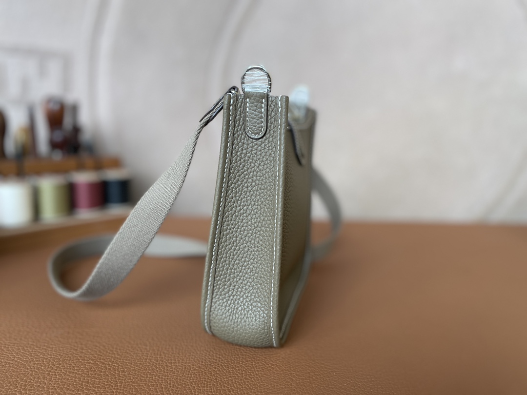 Hermès（爱马仕）Evelyne 伊芙琳 TC 大象灰 银扣 16cm