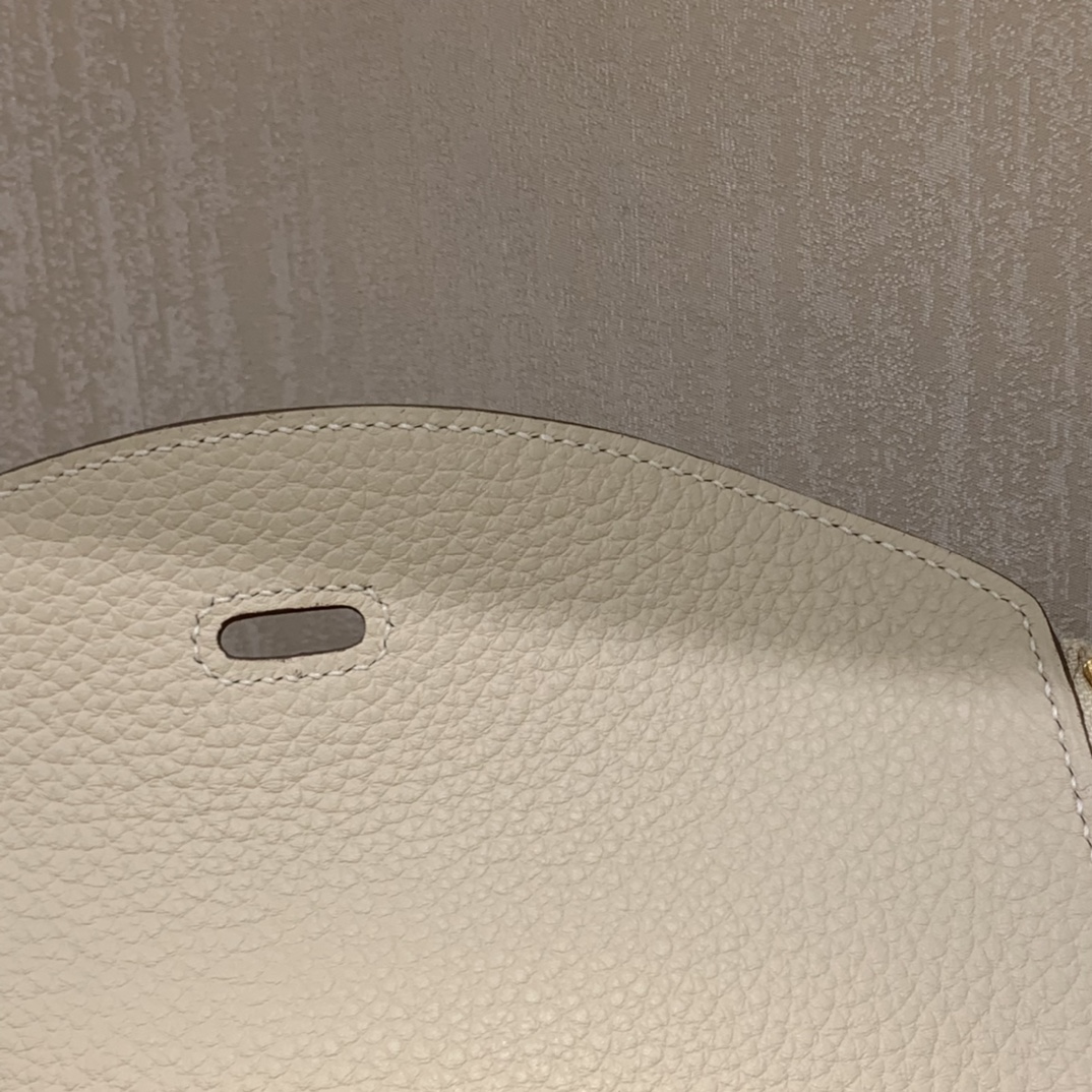 Hermès（爱马仕）Lindy 琳迪包 TC 奶昔白 金扣 30cm