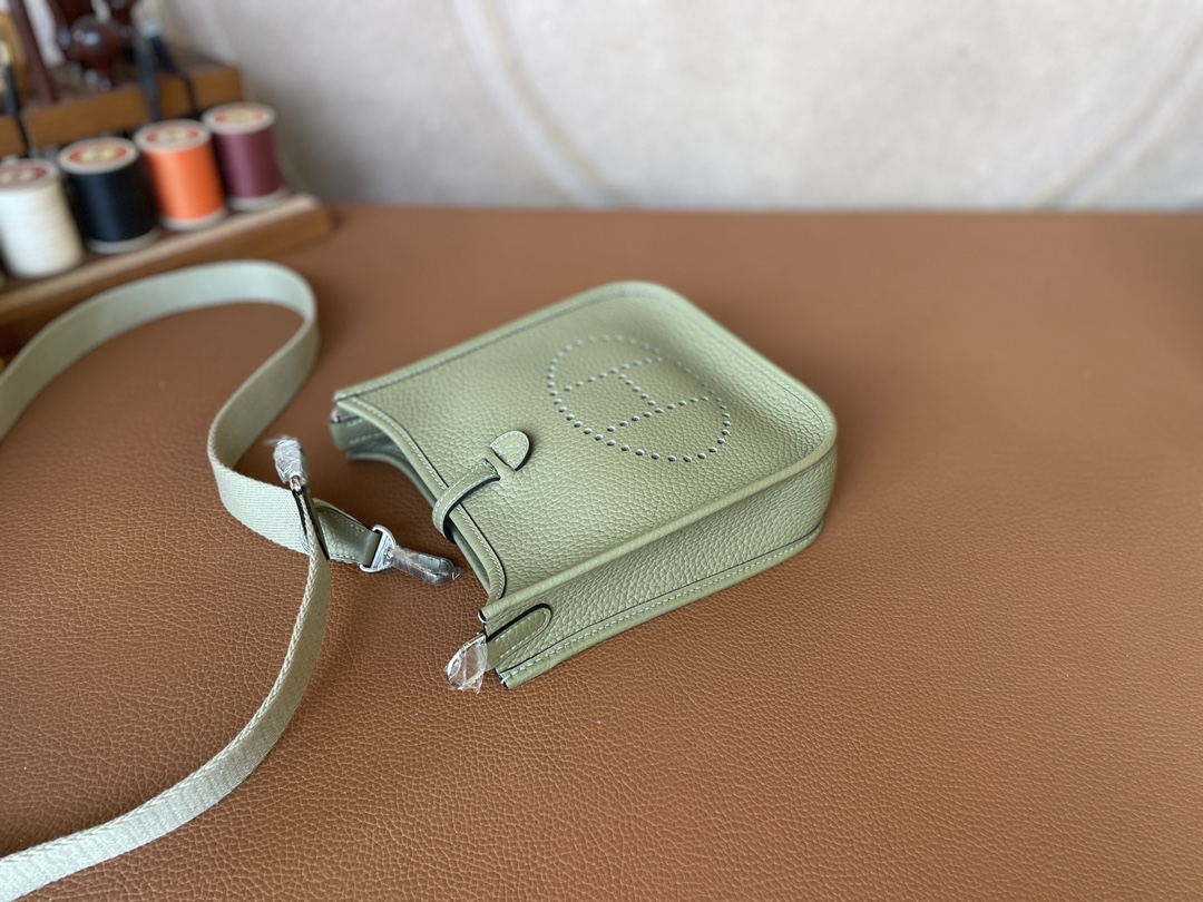 Hermès（爱马仕）Evelyne 伊芙琳 TC Q1 鼠尾草绿 银扣 16cm