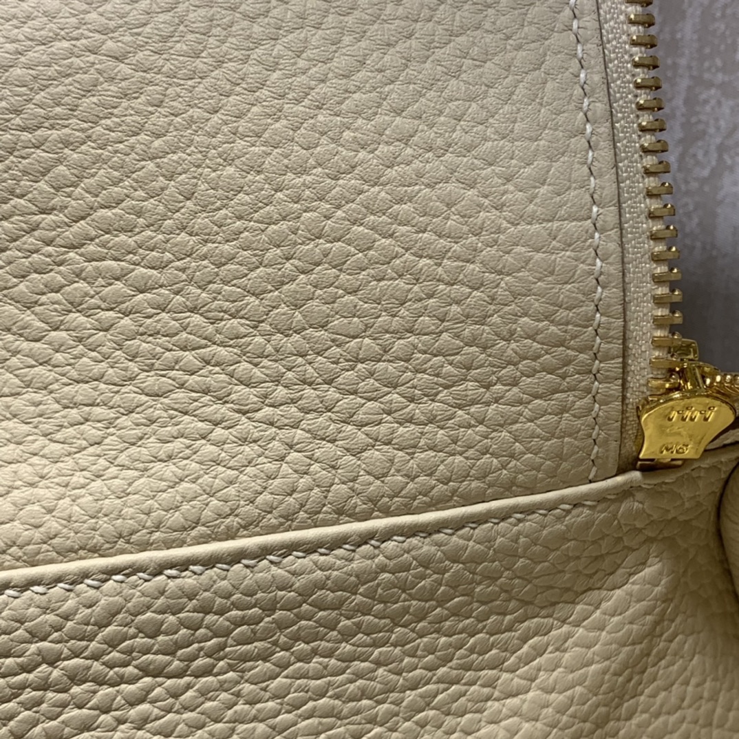 Hermès（爱马仕）Lindy 琳迪包 TC 奶昔白 金扣 30cm