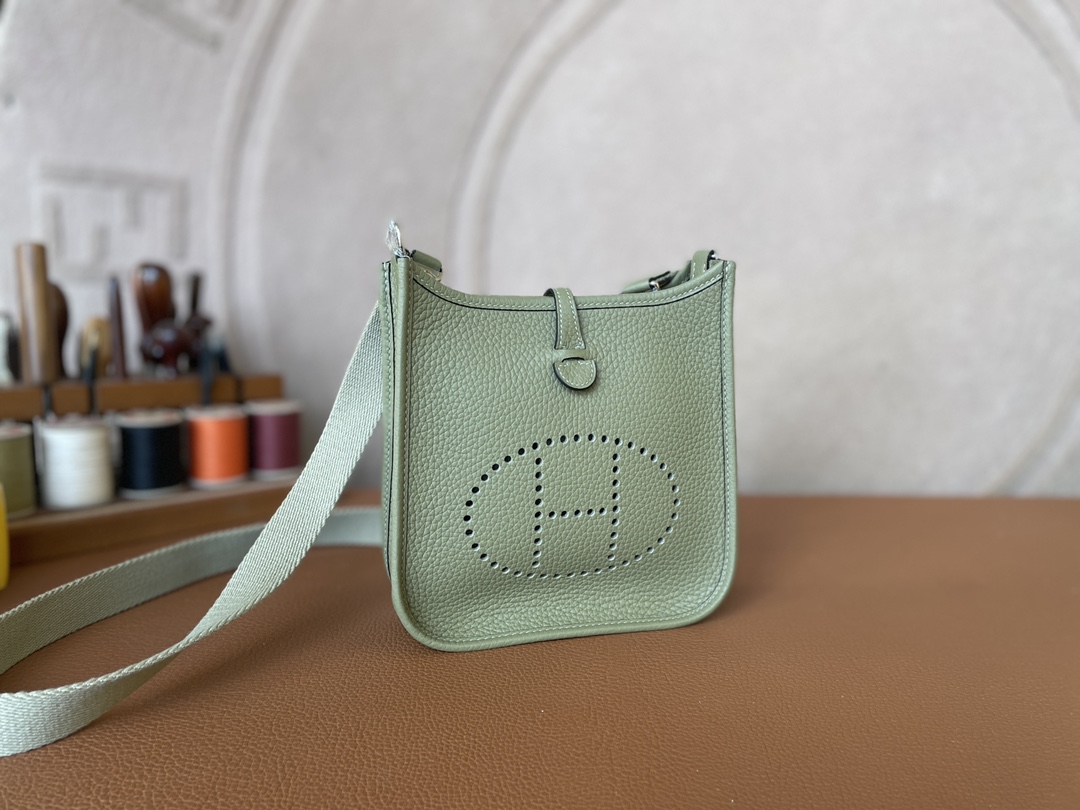 Hermès（爱马仕）Evelyne 伊芙琳 TC Q1 鼠尾草绿 银扣 16cm