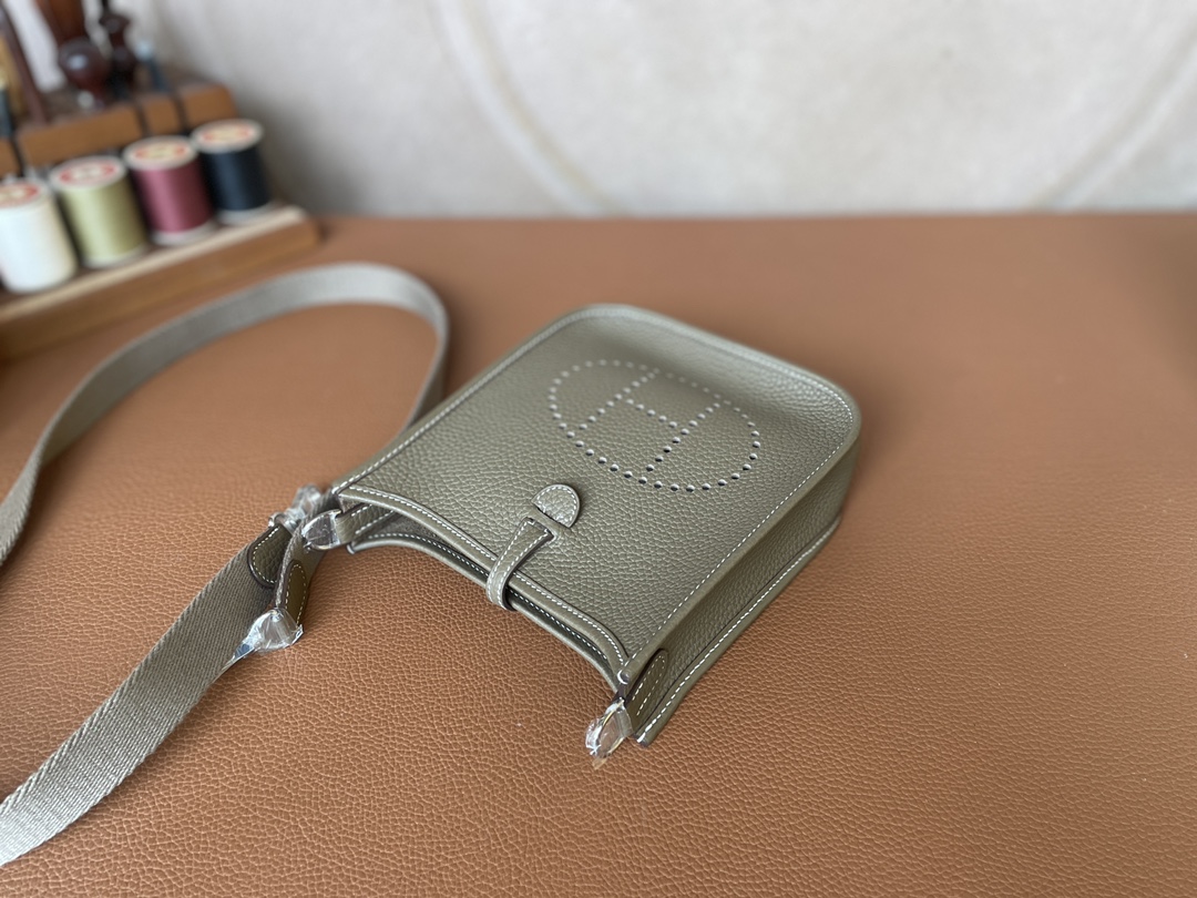Hermès（爱马仕）Evelyne 伊芙琳 TC 大象灰 银扣 16cm