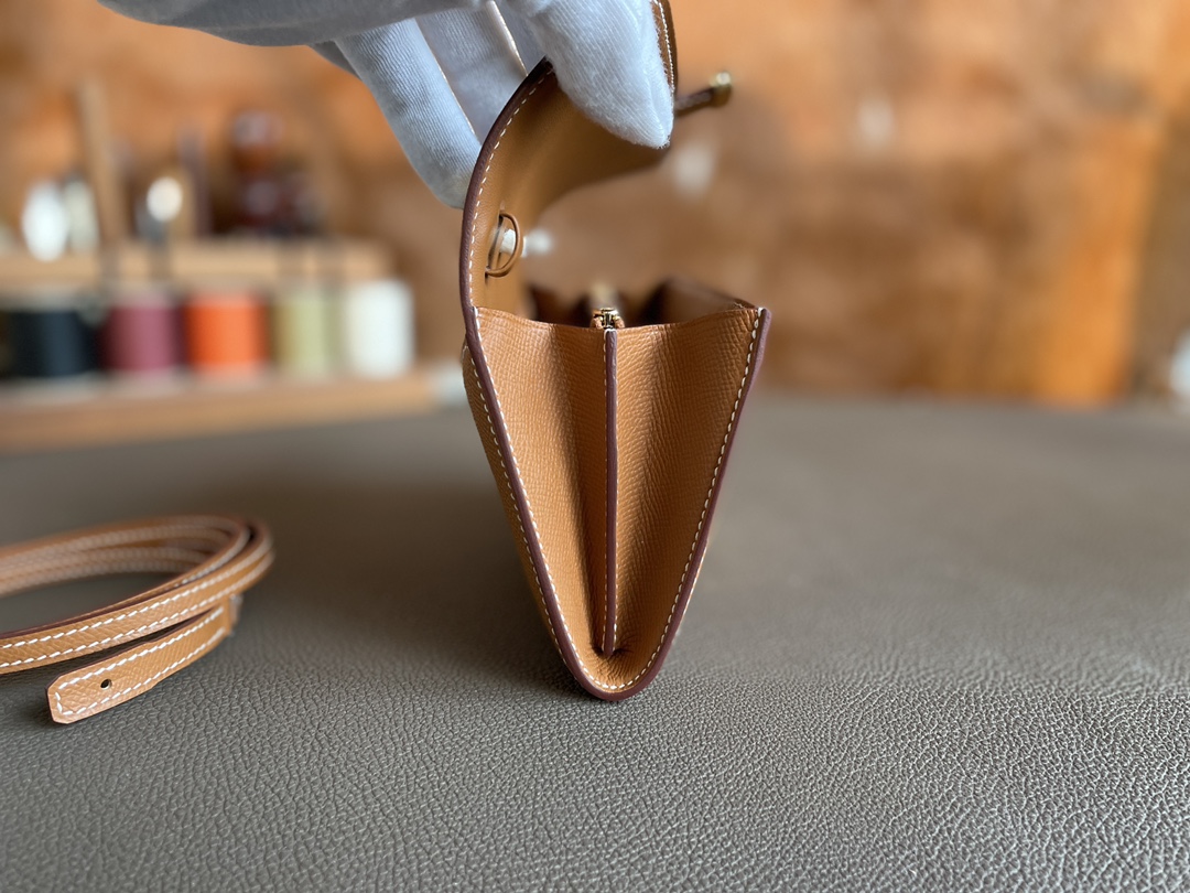 Hermès（爱马仕）constance to go epsom 金棕色 银扣 20cm