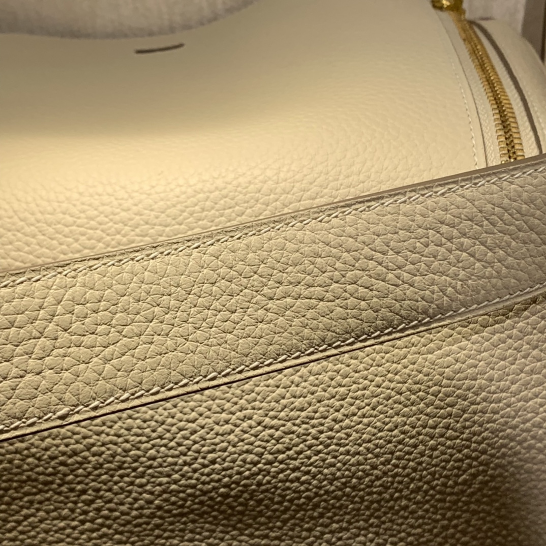 Hermès（爱马仕）Lindy 琳迪包 TC 奶昔白 金扣 30cm