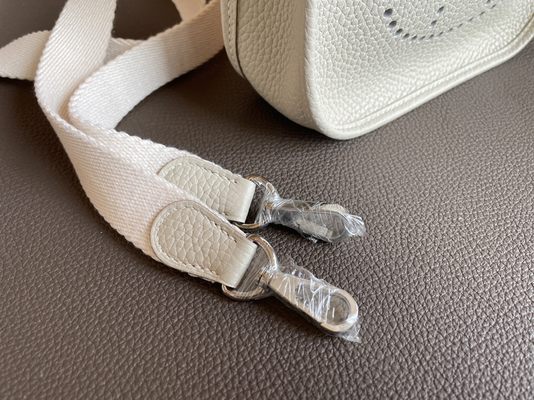 Hermès（爱马仕）Mini  Evelyne 伊芙琳 TC 奶昔白 银扣 16cm