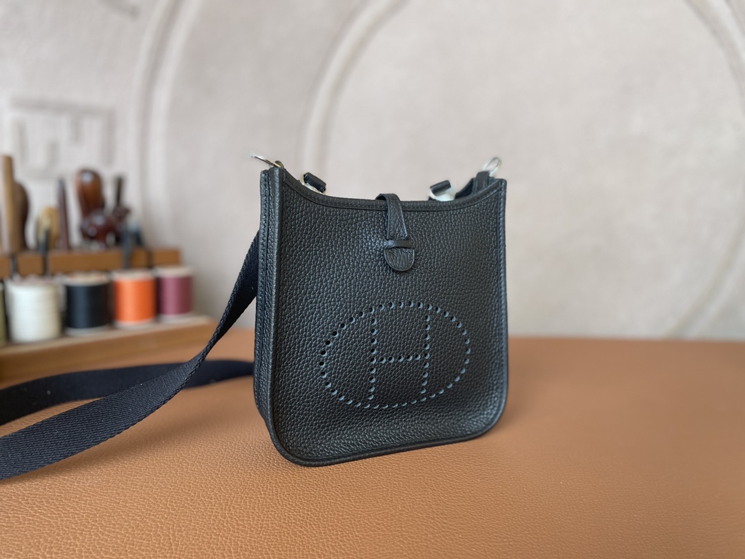 Hermès（爱马仕）Evelyne 伊芙琳 Tc 黑色 银扣 16cm