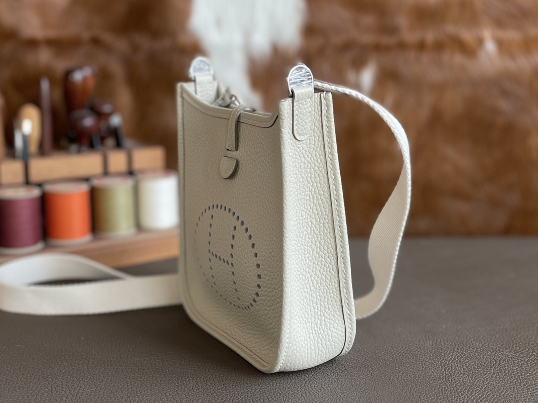 Hermès（爱马仕）Mini  Evelyne 伊芙琳 TC 奶昔白 银扣 16cm
