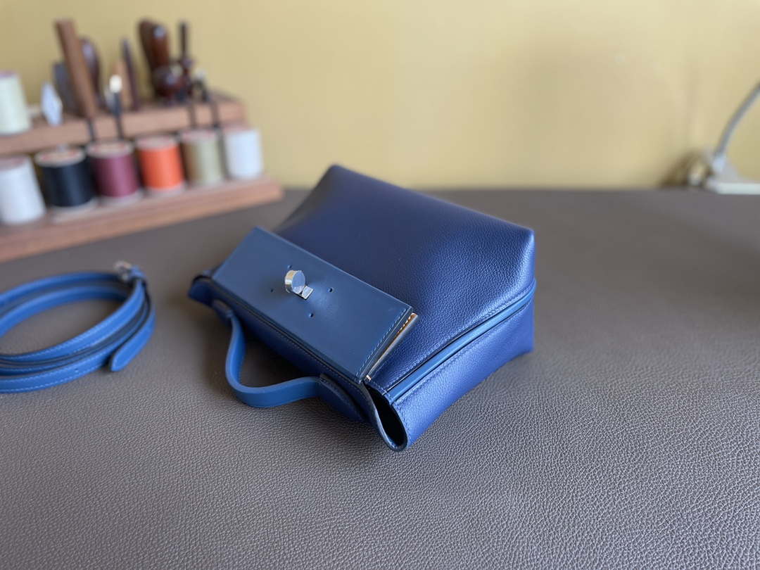 Hermès（爱马仕）Mini kelly 2424 evercolor 海军蓝 银扣 21cm