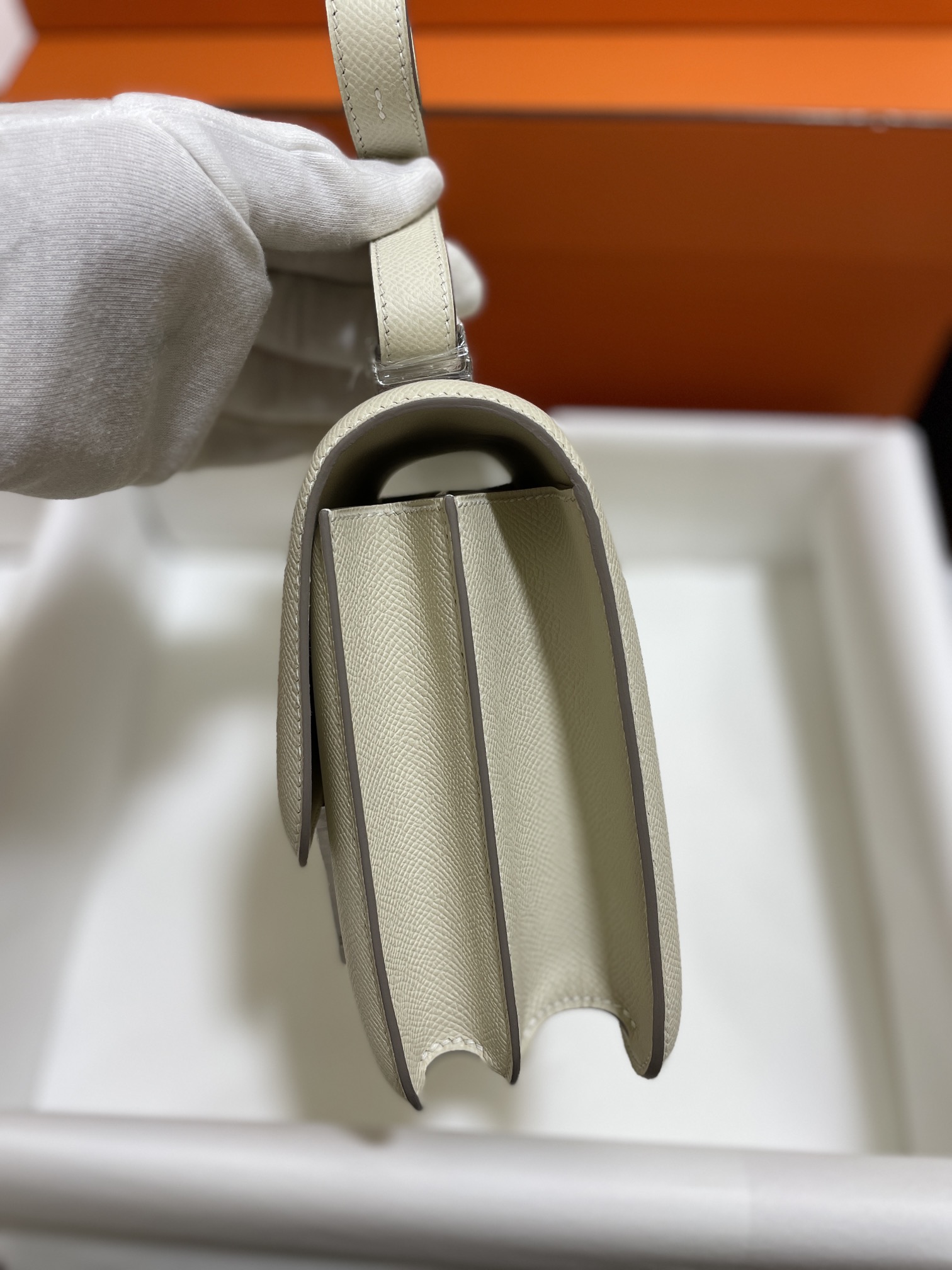 Hermès（爱马仕）Constance 康康 epsom 奶昔白 银扣 24cm