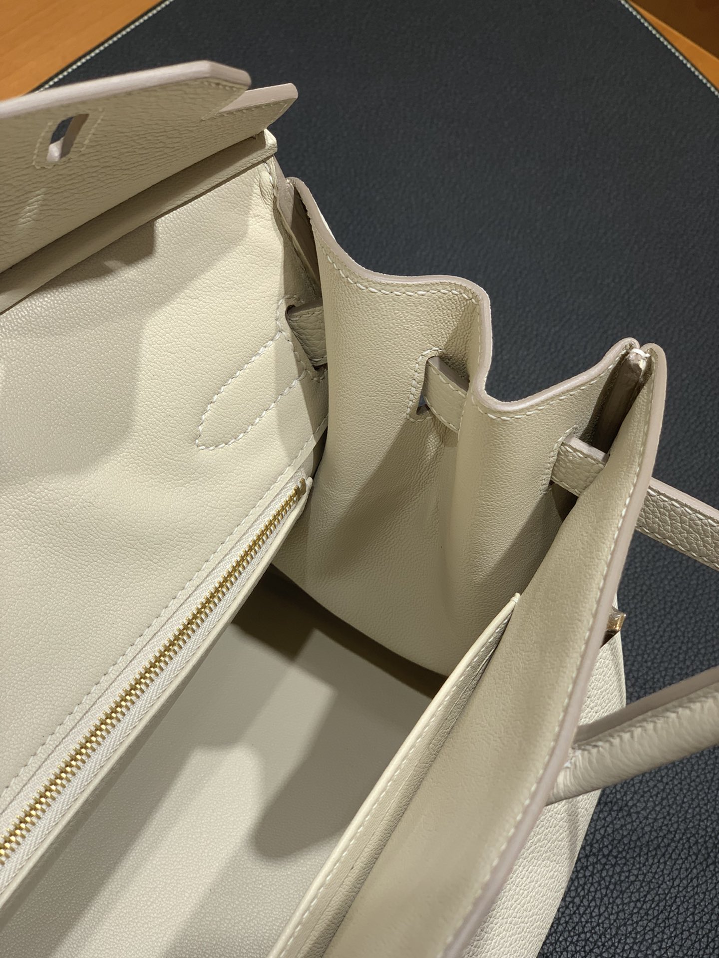 Hermès（爱马仕）Birkin 铂金包 togo 奶昔白 金扣 30cm