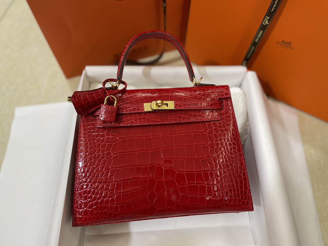 Hermès（爱马仕）Kelly 凯莉包 亮面美洲鳄 法拉利红 金扣 25cm