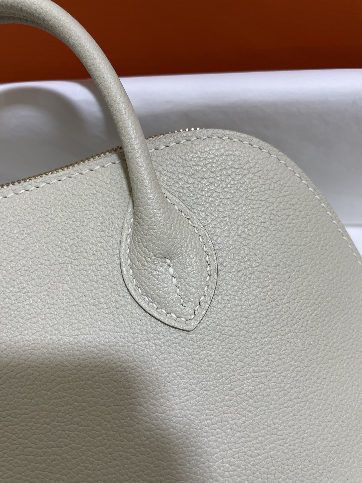 Hermès（爱马仕）Mini Bolide 迷你保龄球包 Evercolor 奶昔白 金扣 19cm