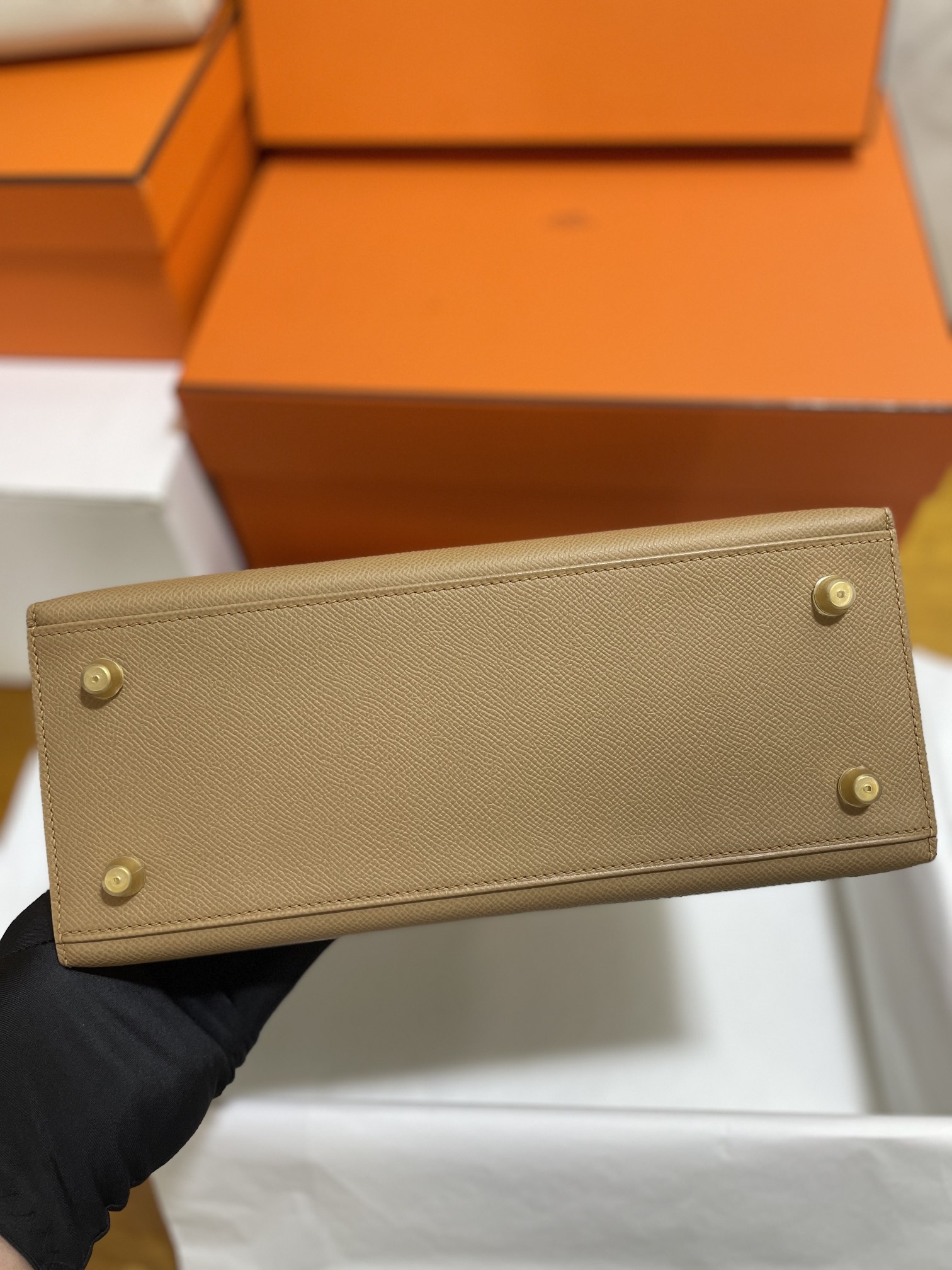 Hermès（爱马仕）kelly 凯莉包 epsom 0M 奶茶色 金扣 28cm