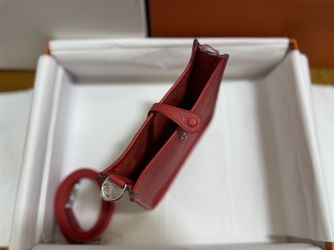 Hermès（爱马仕）Mini Evelyne 伊芙琳 TC 心红色 银扣 17cm