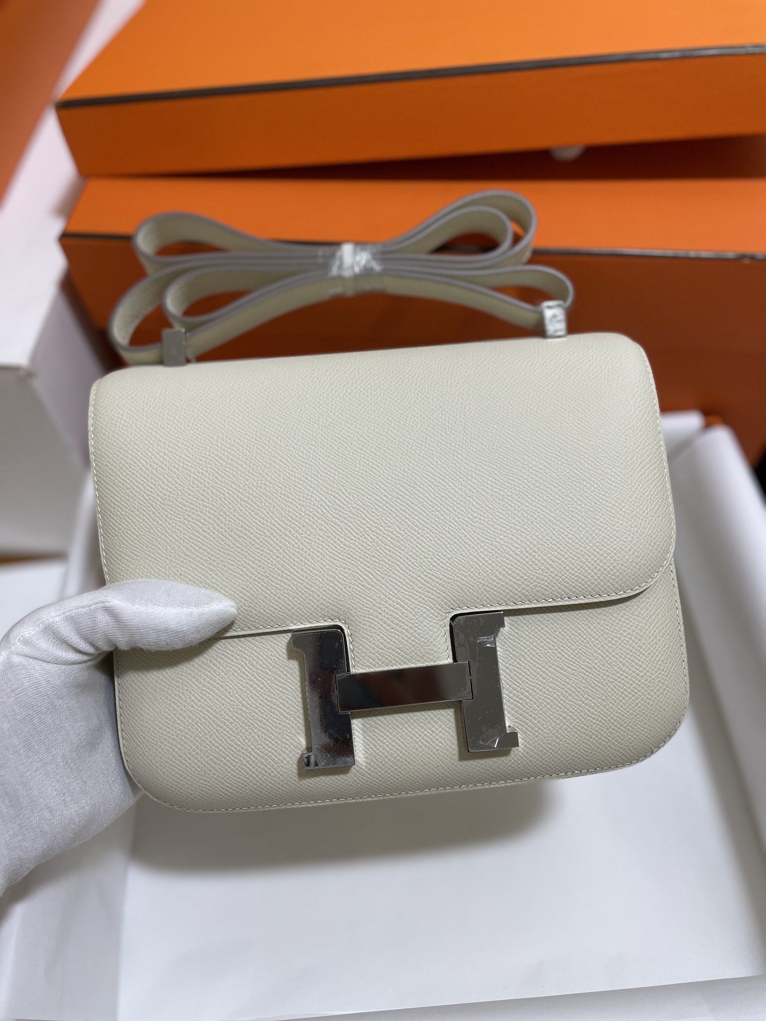 Hermès（爱马仕）Constance 康康 epsom 奶昔白 银扣 24cm