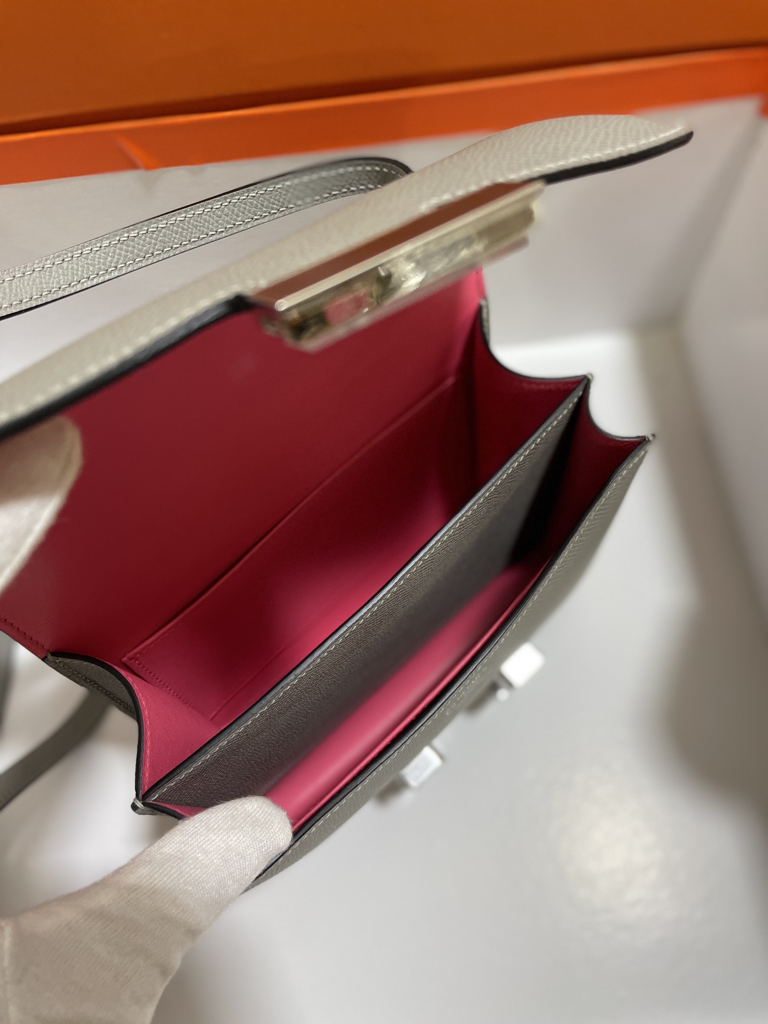 Hermès（爱马仕）Constance 空姐包 Epsom 海鸥灰 内拼 唇膏粉 银扣 19cm