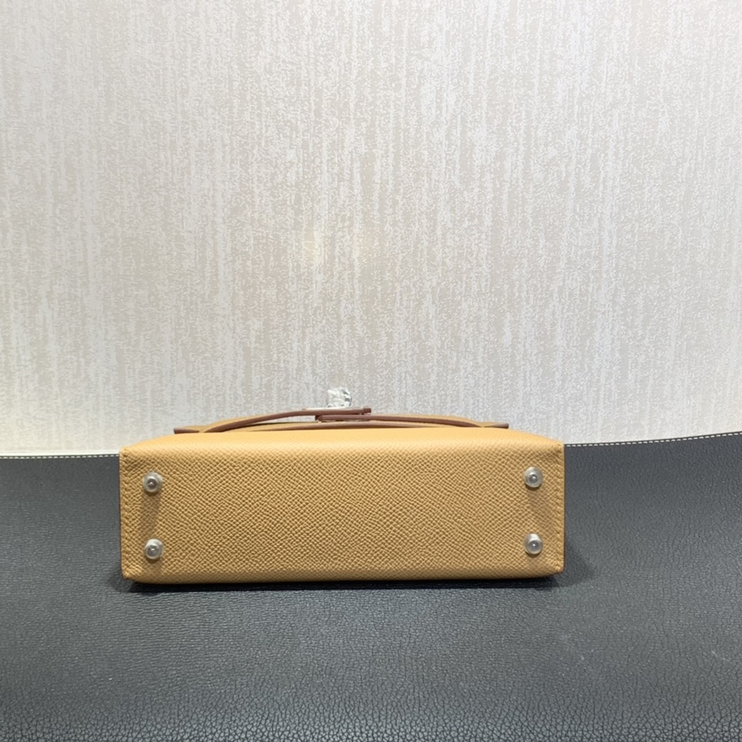 Hermès（爱马仕）mini Kelly 迷你凯莉 Epsom 饼干色 银扣 19cm