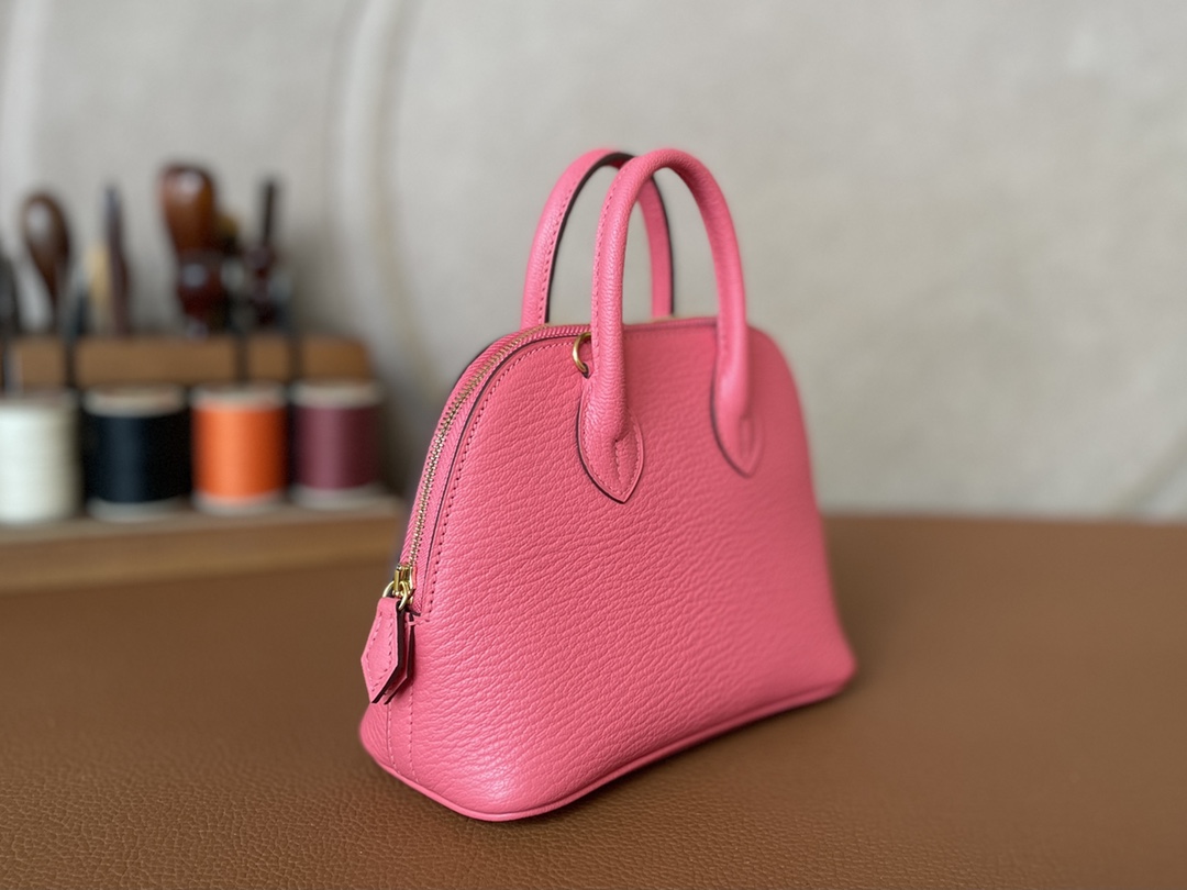 Hermès（爱马仕）Mini Bolide Chevre 山羊皮 8w 新唇膏粉 金扣 19cm