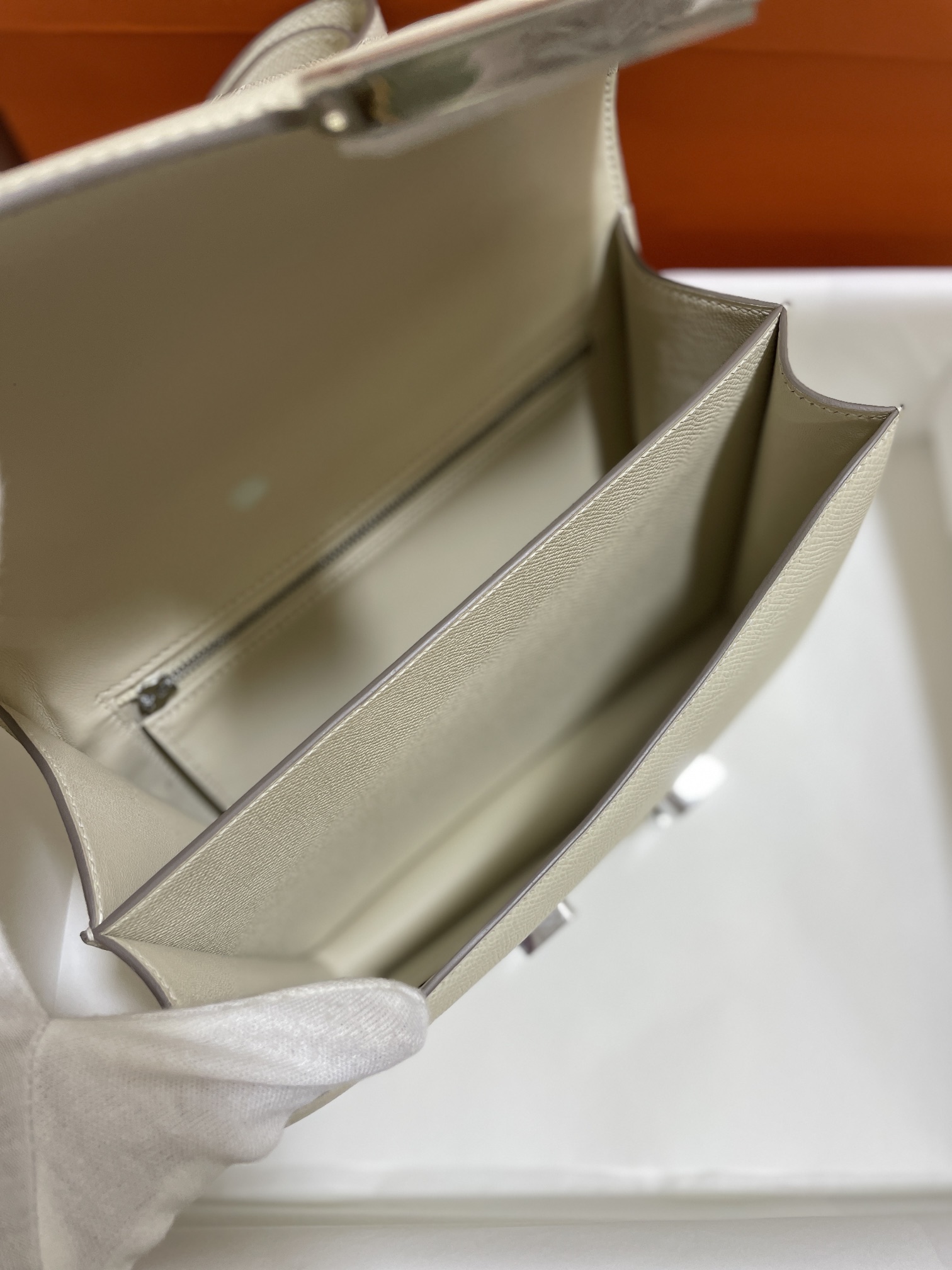 Hermès（爱马仕）Constance 康康 epsom 奶昔白 银扣 24cm