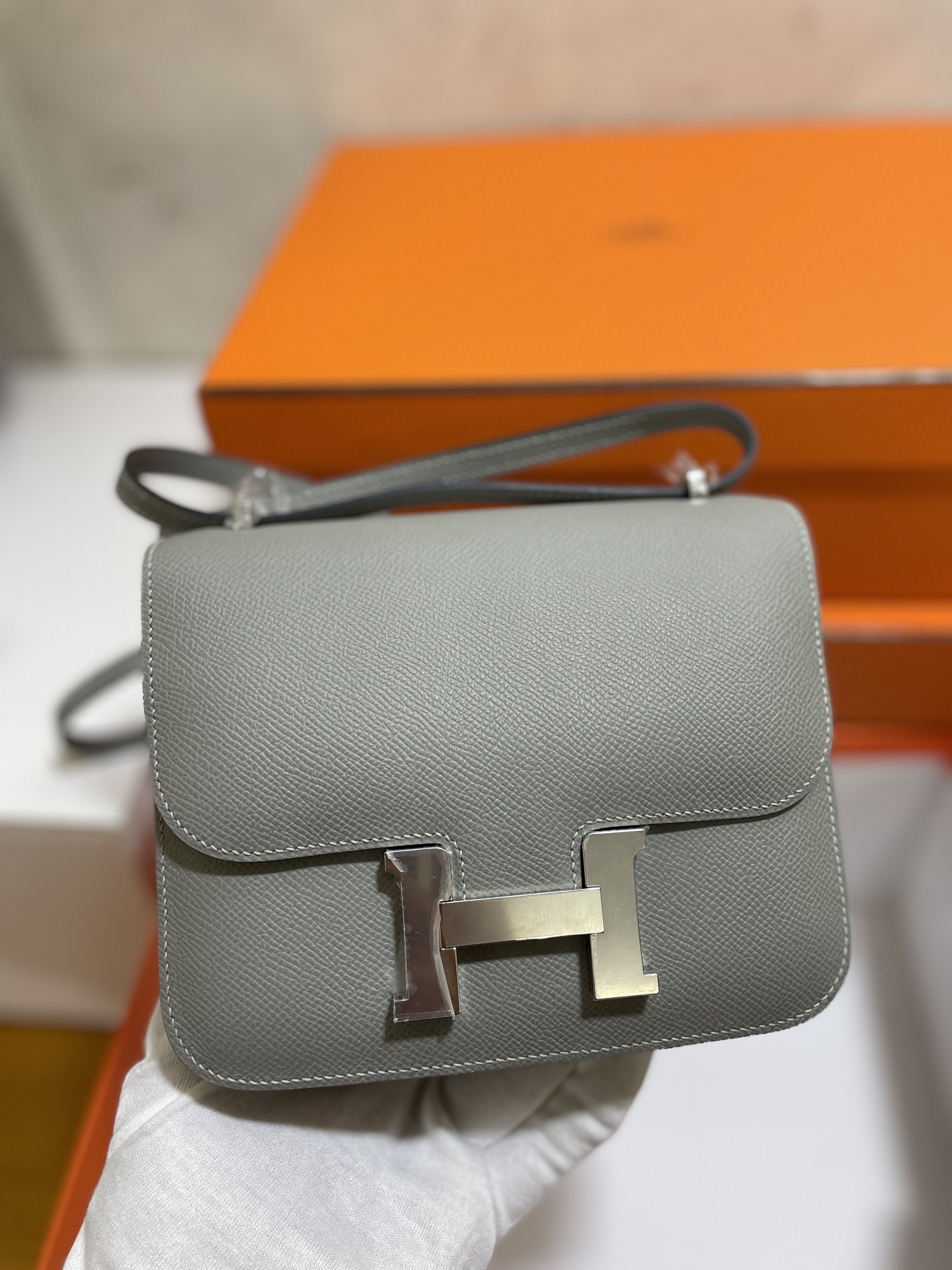 Hermès（爱马仕）Constance 空姐包 Epsom 海鸥灰 内拼 唇膏粉 银扣 19cm