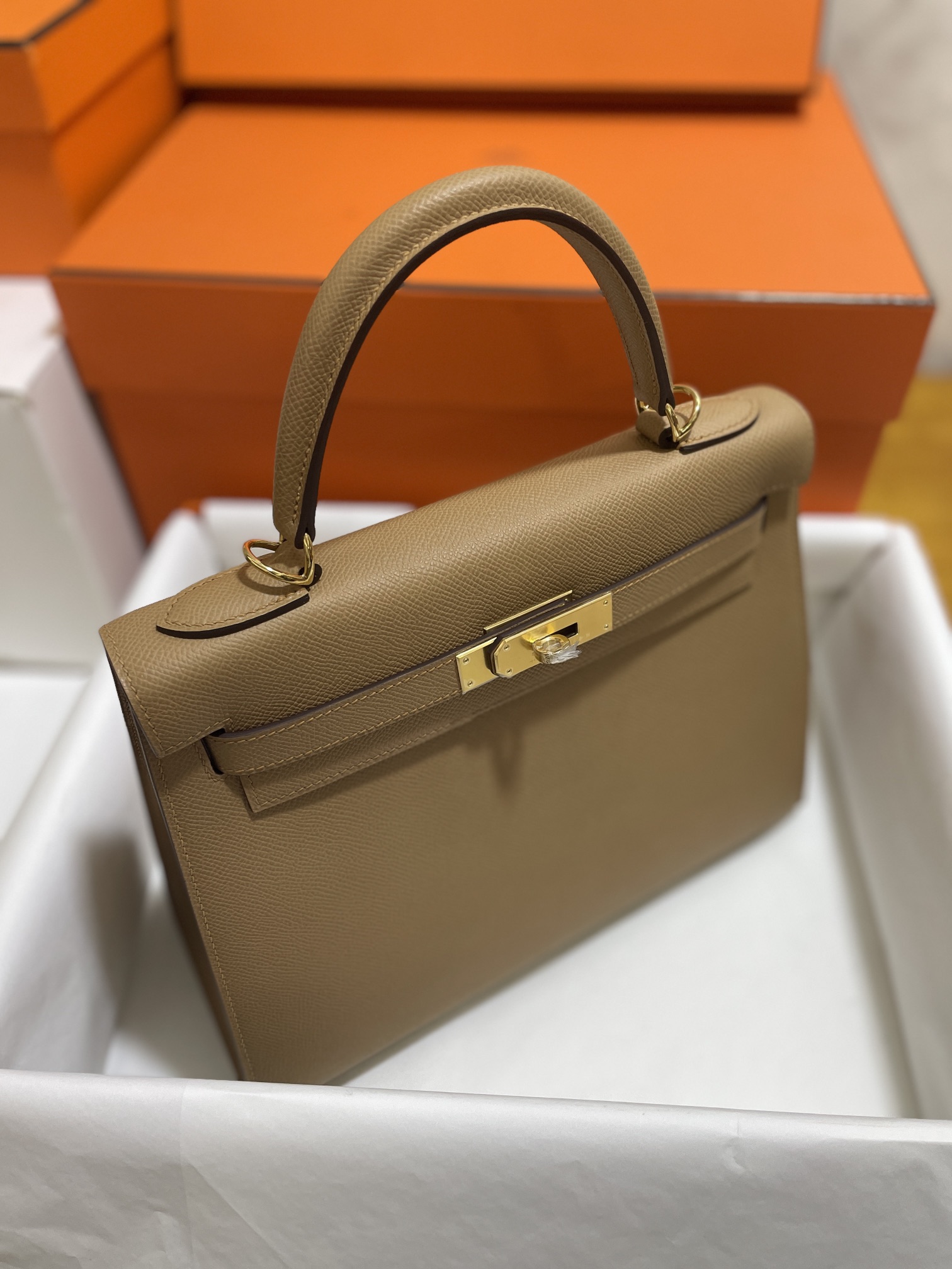 Hermès（爱马仕）kelly 凯莉包 epsom 0M 奶茶色 金扣 28cm