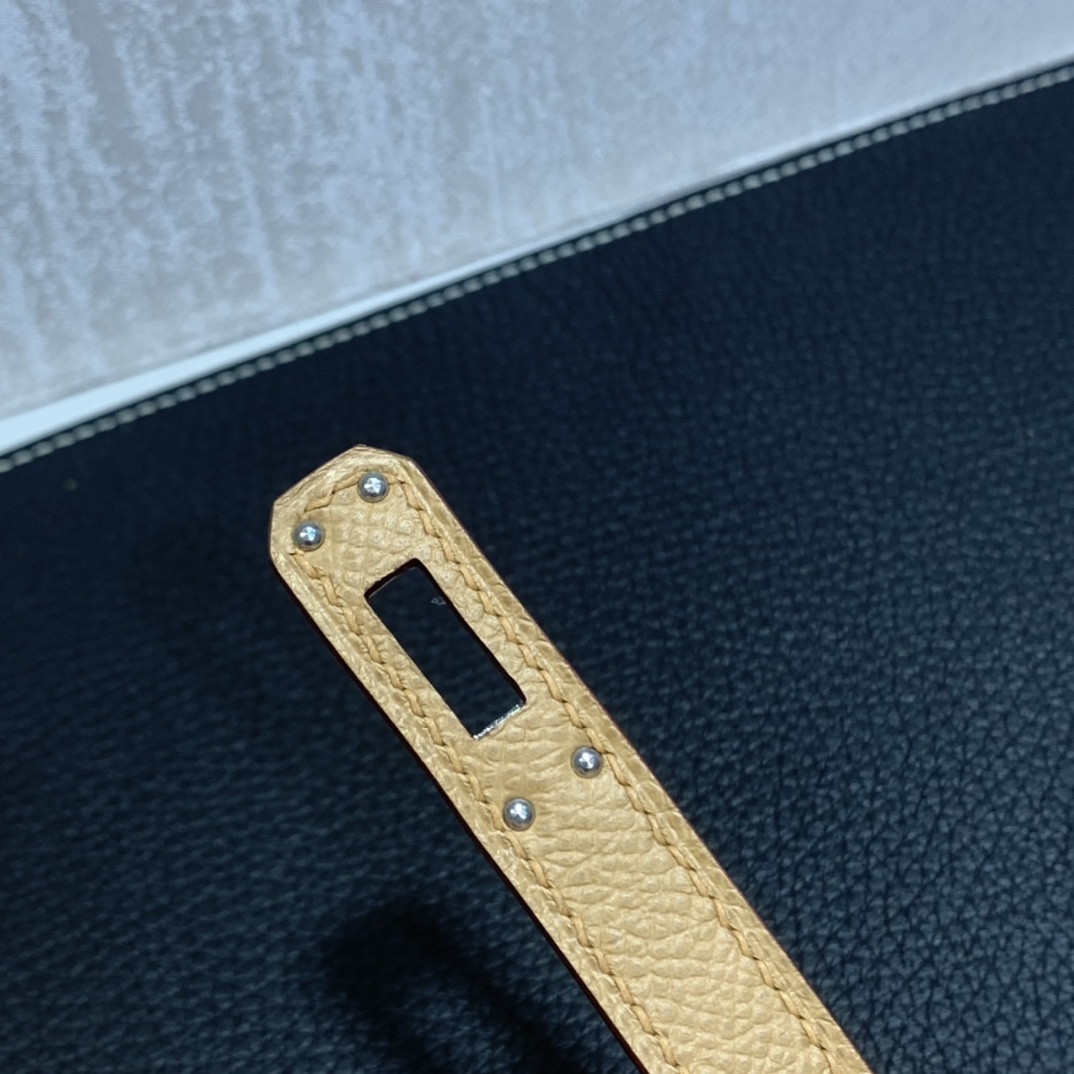Hermès（爱马仕）mini Kelly 迷你凯莉 Epsom 饼干色 银扣 19cm