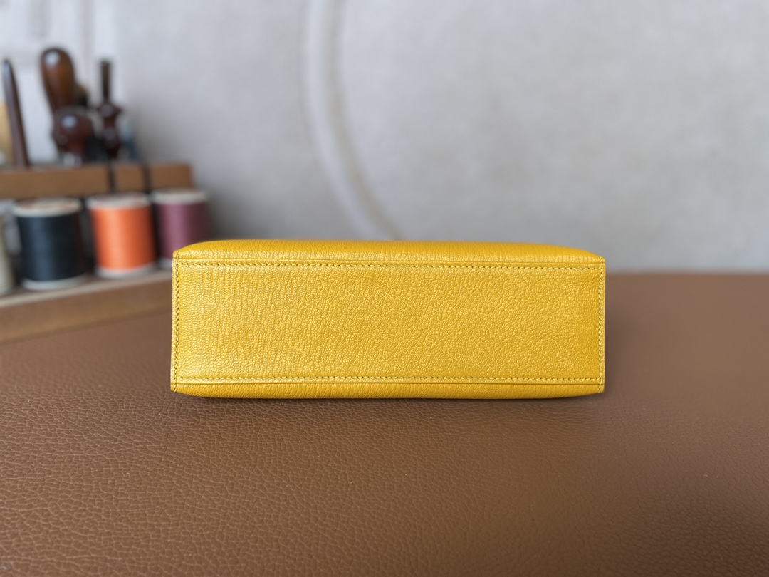 Hermès（爱马仕）Mini Kelly pochette Chevre 山羊皮 9V 太阳黄 银扣 22cm