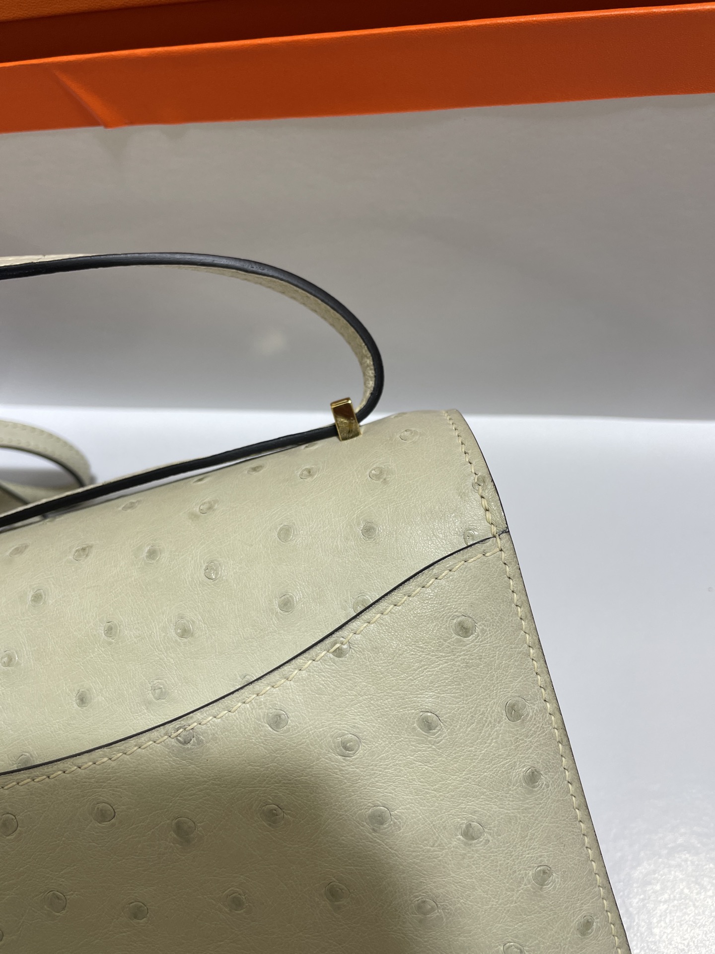 Hermès（爱马仕）Constance 空姐包 鸵鸟皮 羊毛白 金扣 19cm