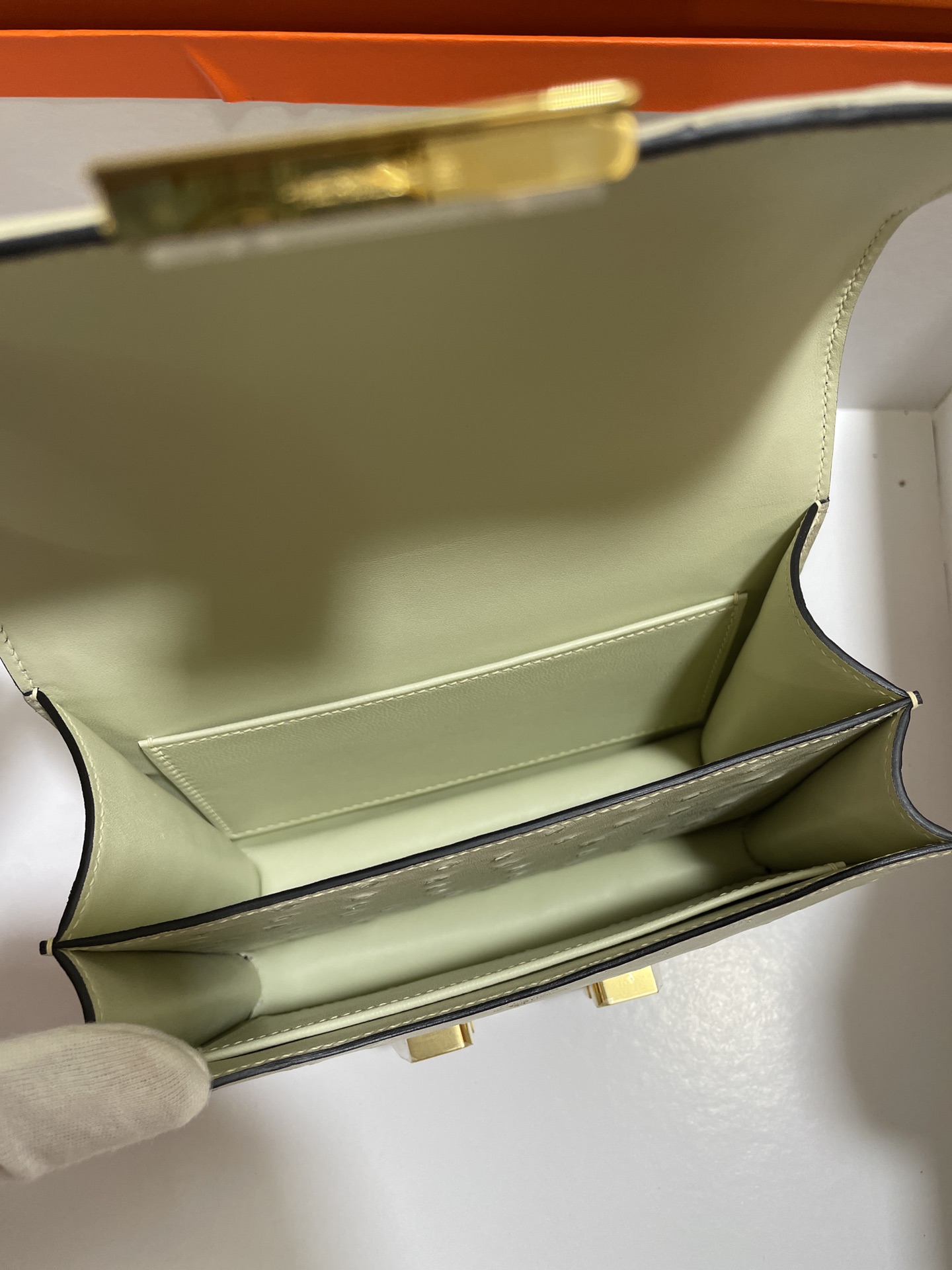 Hermès（爱马仕）Constance 空姐包 鸵鸟皮 羊毛白 金扣 19cm