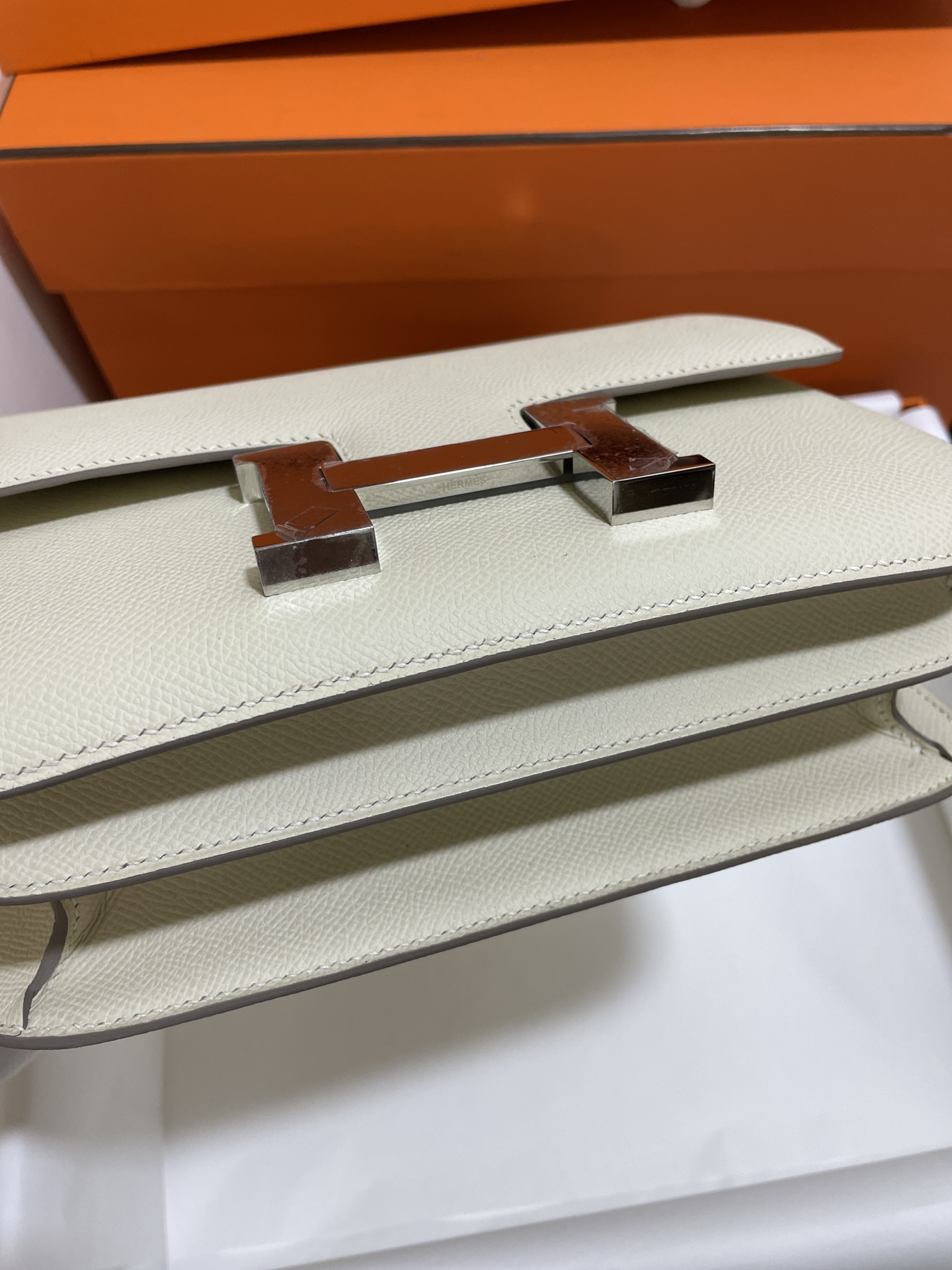 Hermès（爱马仕）Constance 康康 epsom 奶昔白 银扣 24cm