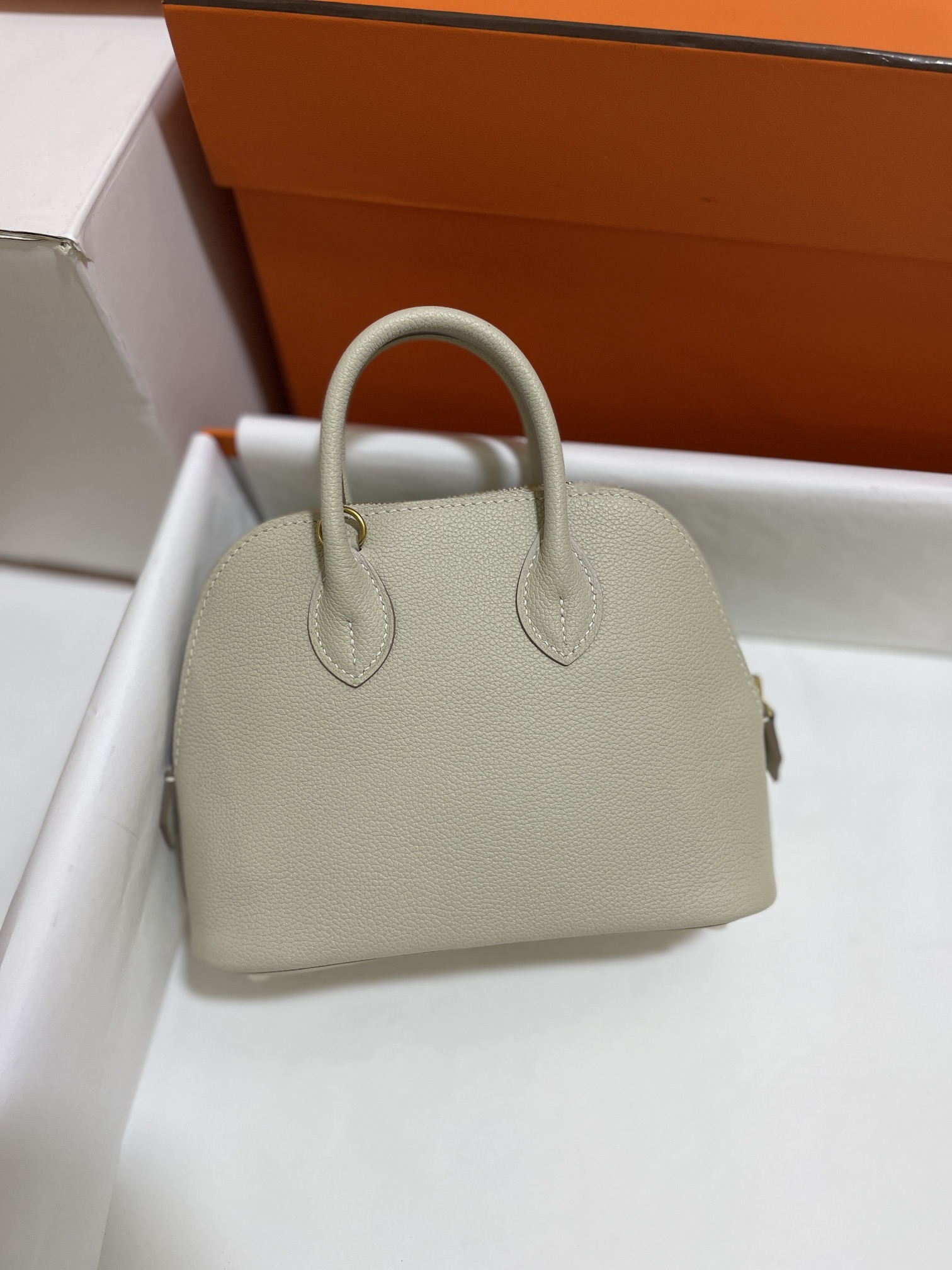 Hermès（爱马仕）Mini Bolide 迷你保龄球包 Evercolor 奶昔白 金扣 19cm