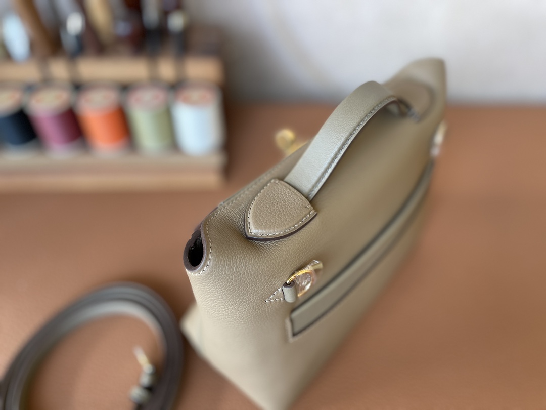 Hermès（爱马仕）Mini Kelly 2424 evercolor 威马犬米色 拼 大象灰 金扣 21cm
