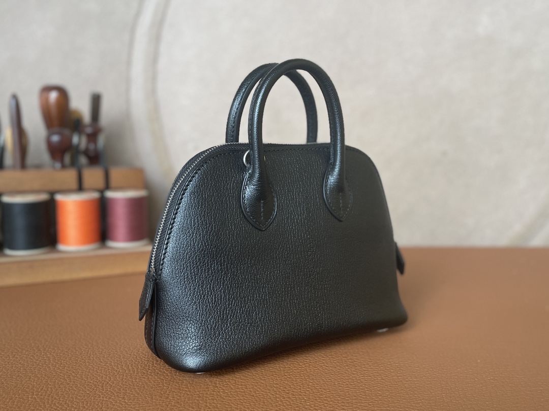 Hermès（爱马仕） Mini Bolide Chevre 山羊皮 黑色 银扣 19cm