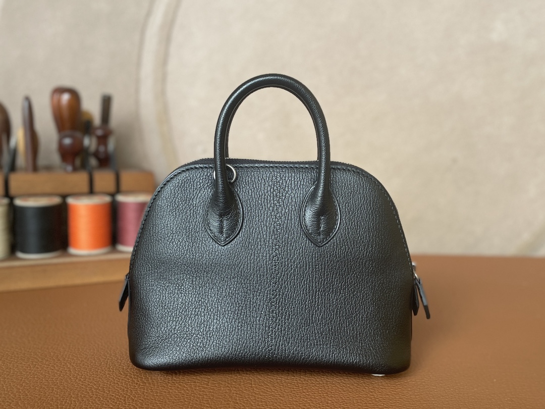 Hermès（爱马仕） Mini Bolide Chevre 山羊皮 黑色 银扣 19cm