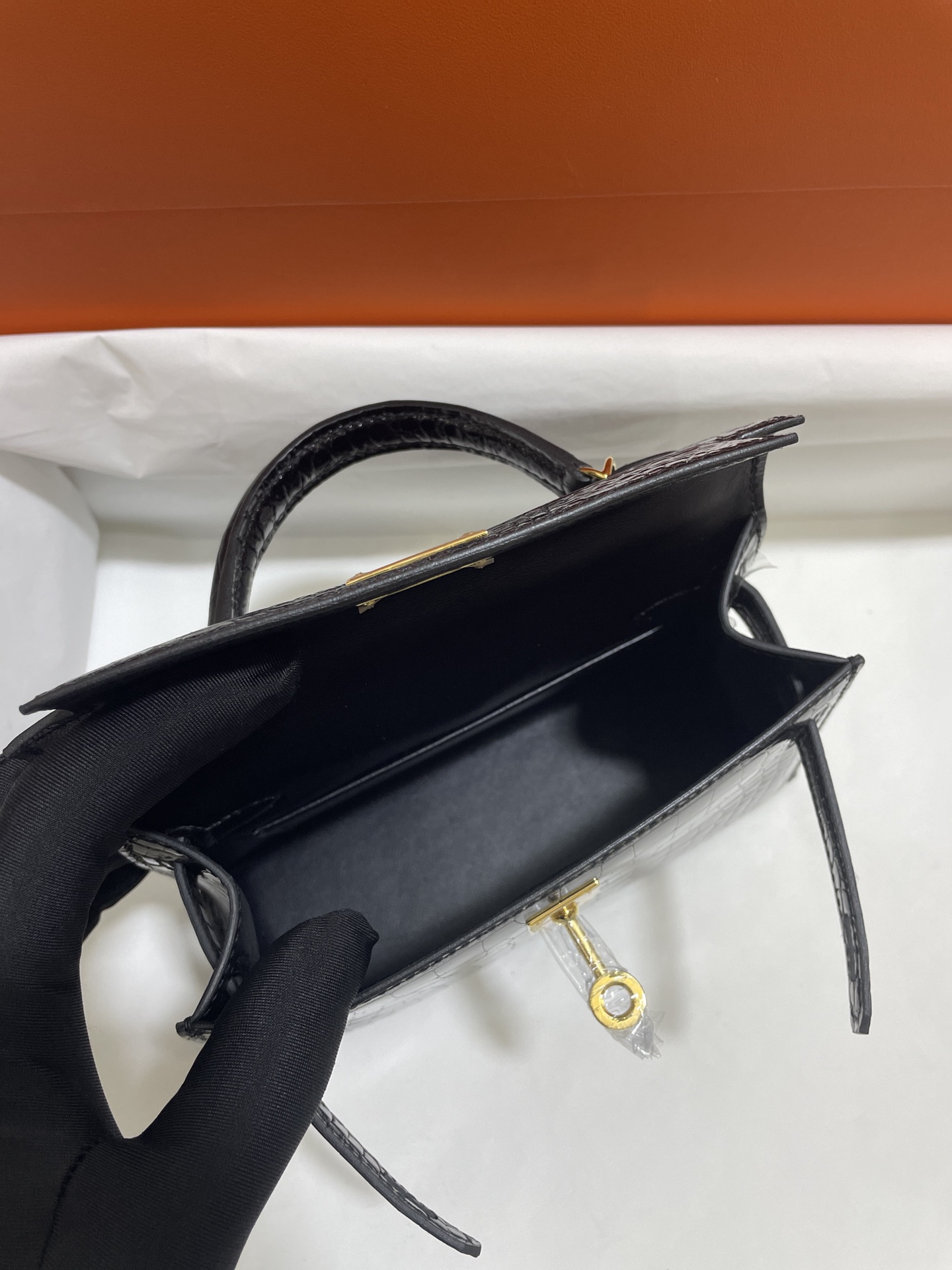 Hermès（爱马仕）Mini Kelly 迷你凯莉 亮面美洲鳄 黑色 金扣 19cm